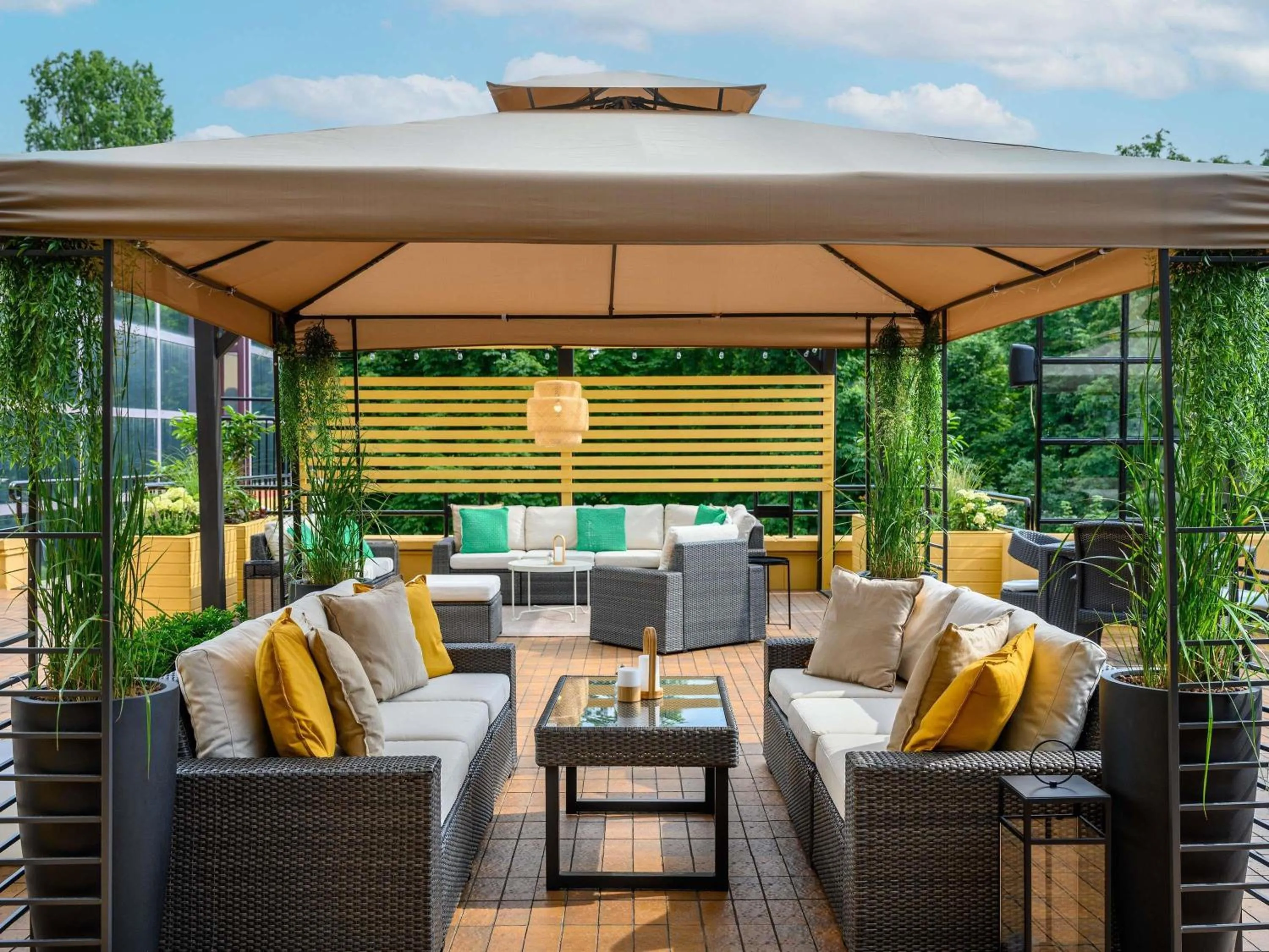 Lounge or bar in Novotel Budapest City