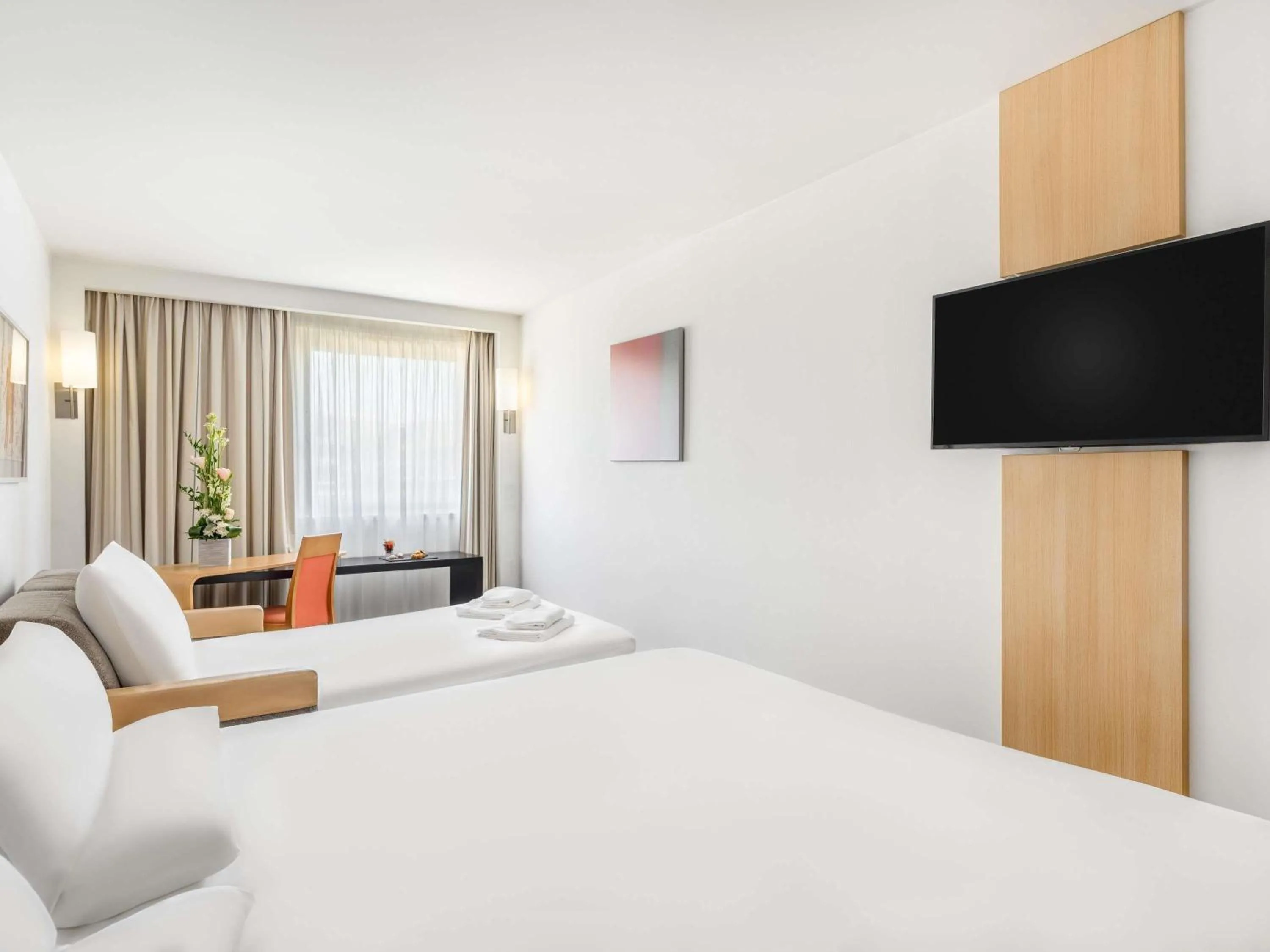 Bedroom, Bed in Novotel Budapest City