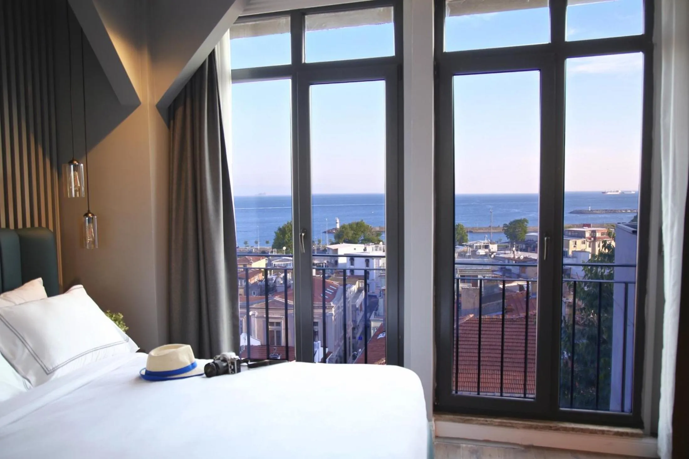 View (from property/room), Bed in HOTEL BRONTE