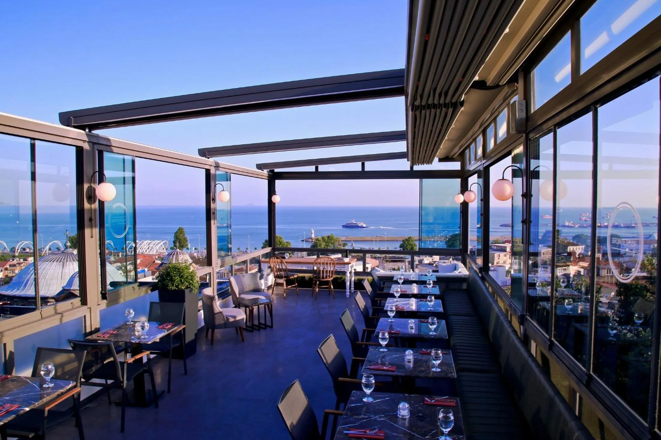 Restaurant/places to eat in HOTEL BRONTE