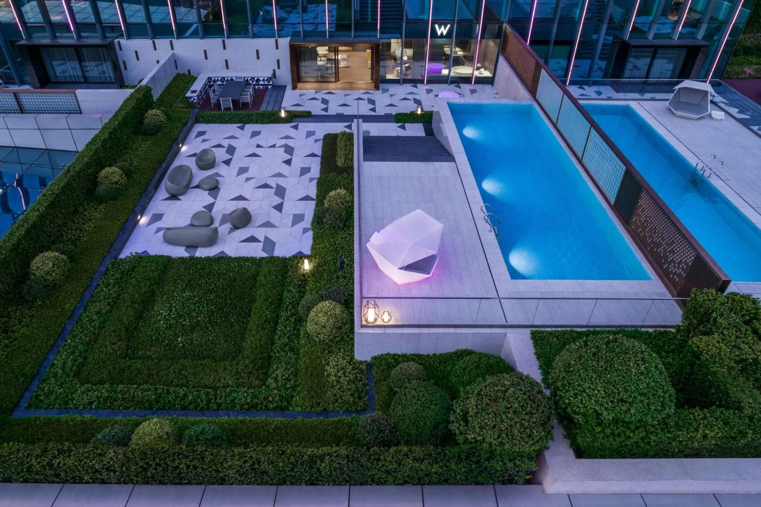 Swimming pool in W Changsha