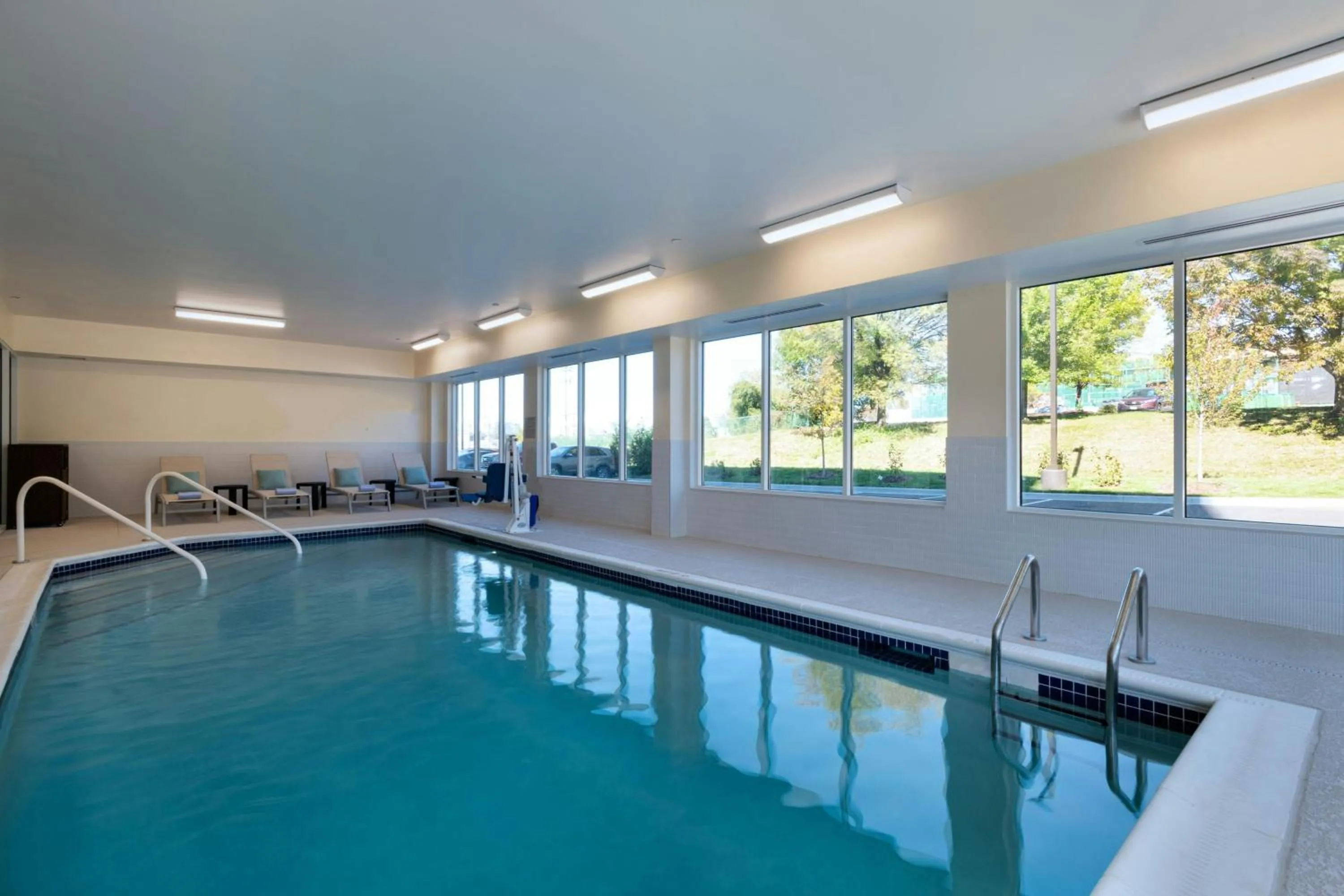 Swimming pool in TownePlace Suites by Marriott Brentwood