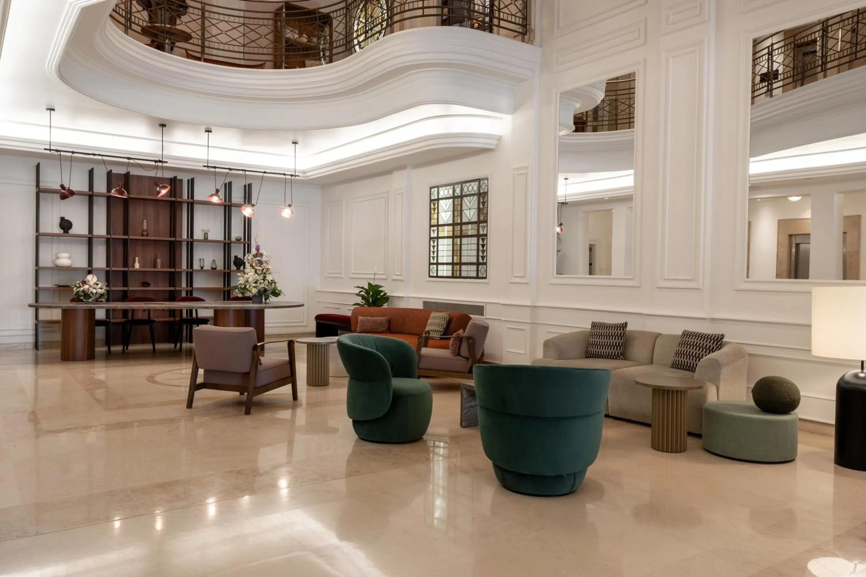 Lobby or reception in Mövenpick Hotel Budapest Centre