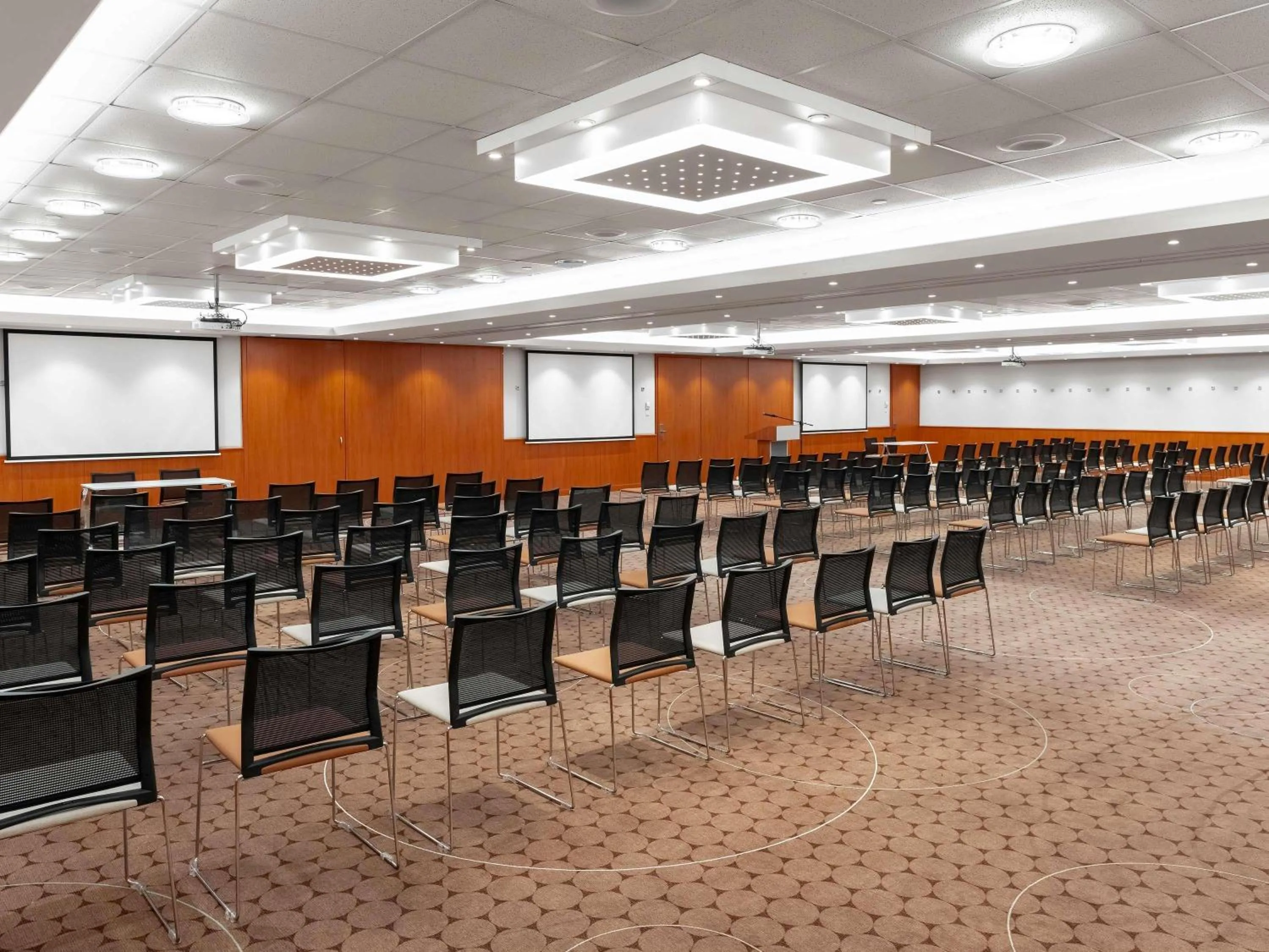 Meeting/conference room in Mövenpick Hotel Budapest Centre