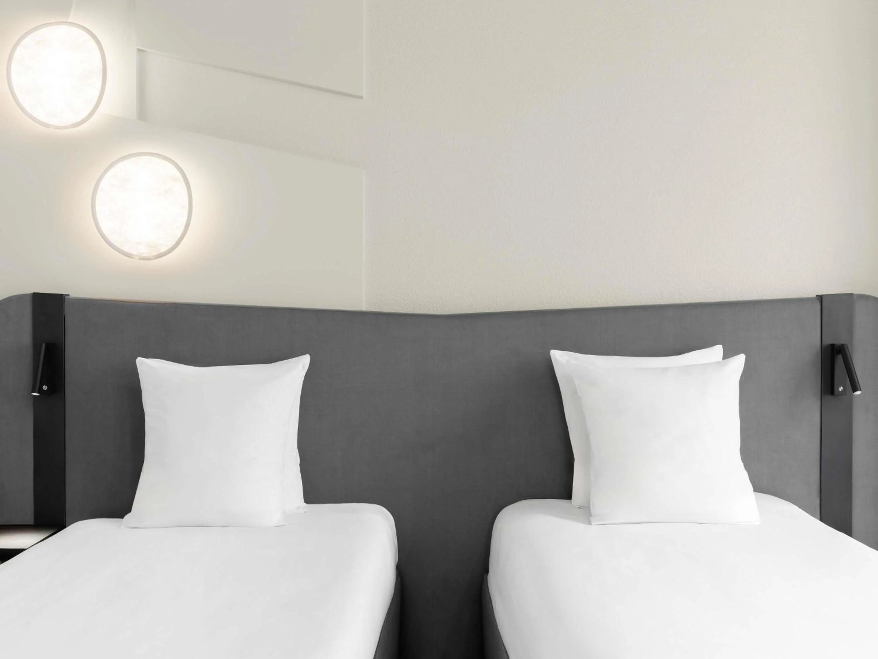 Bedroom, Bed in Mövenpick Hotel Budapest Centre