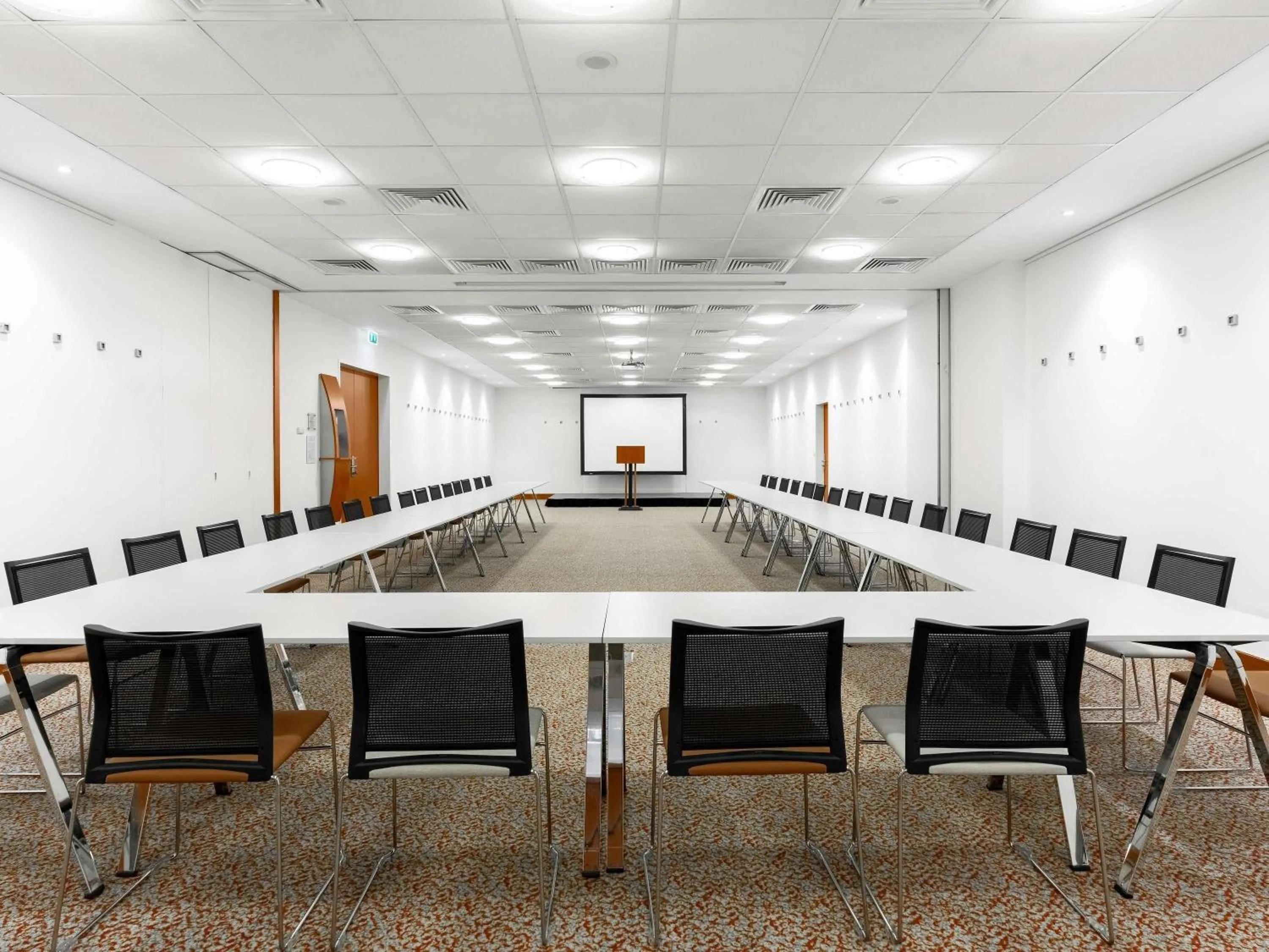 Meeting/conference room in Mövenpick Hotel Budapest Centre