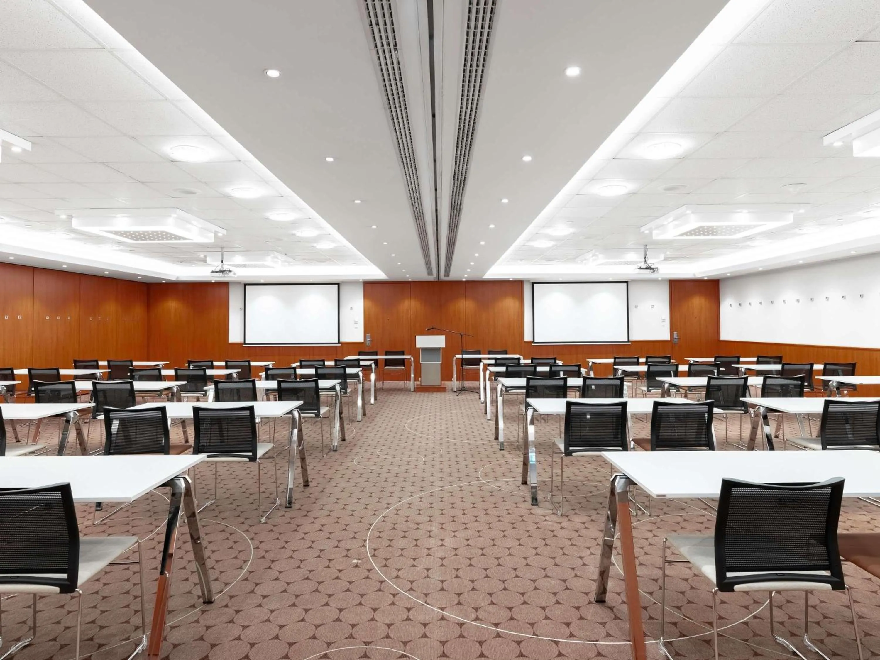 Meeting/conference room in Mövenpick Hotel Budapest Centre