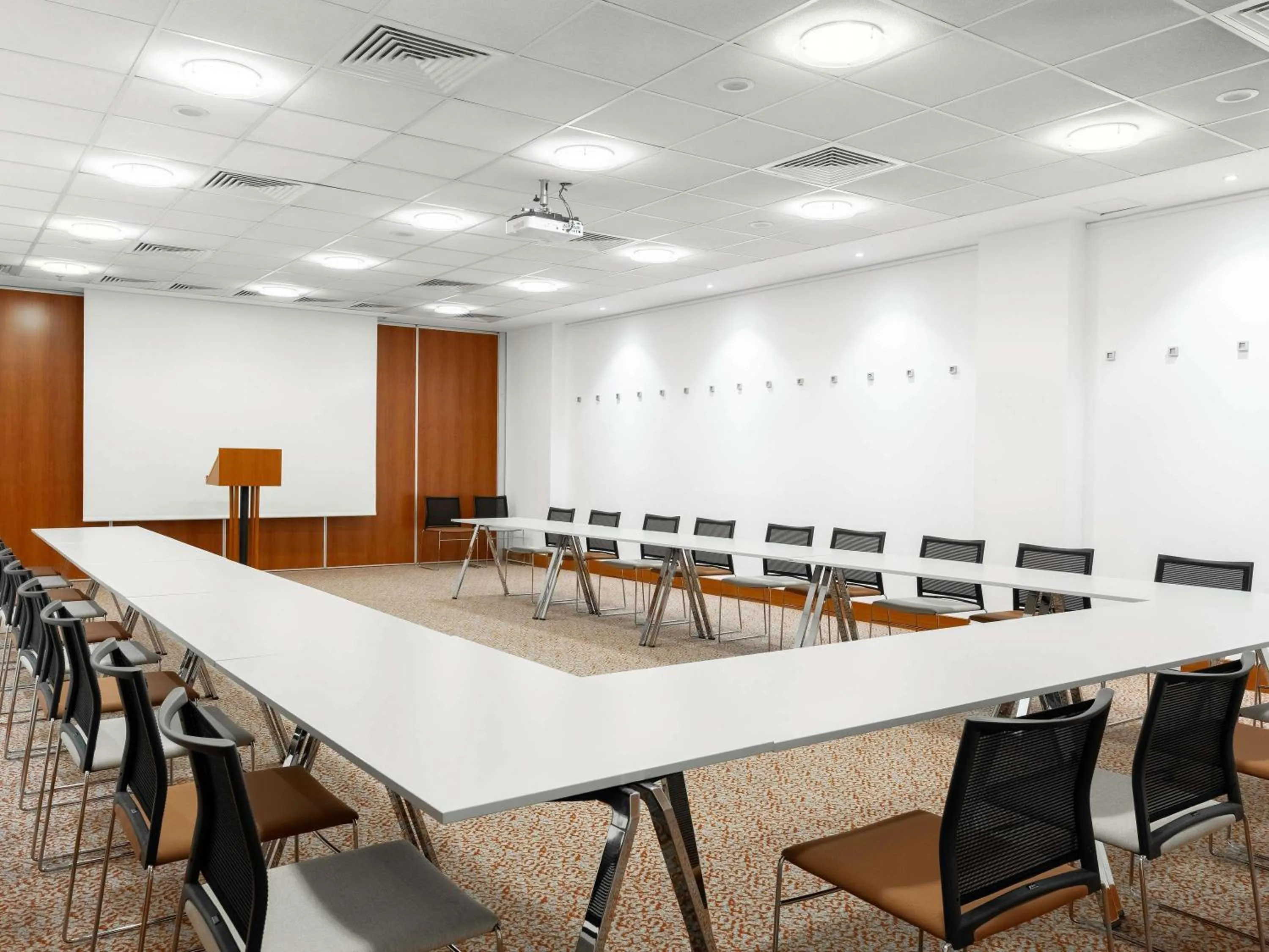 Meeting/conference room in Mövenpick Hotel Budapest Centre