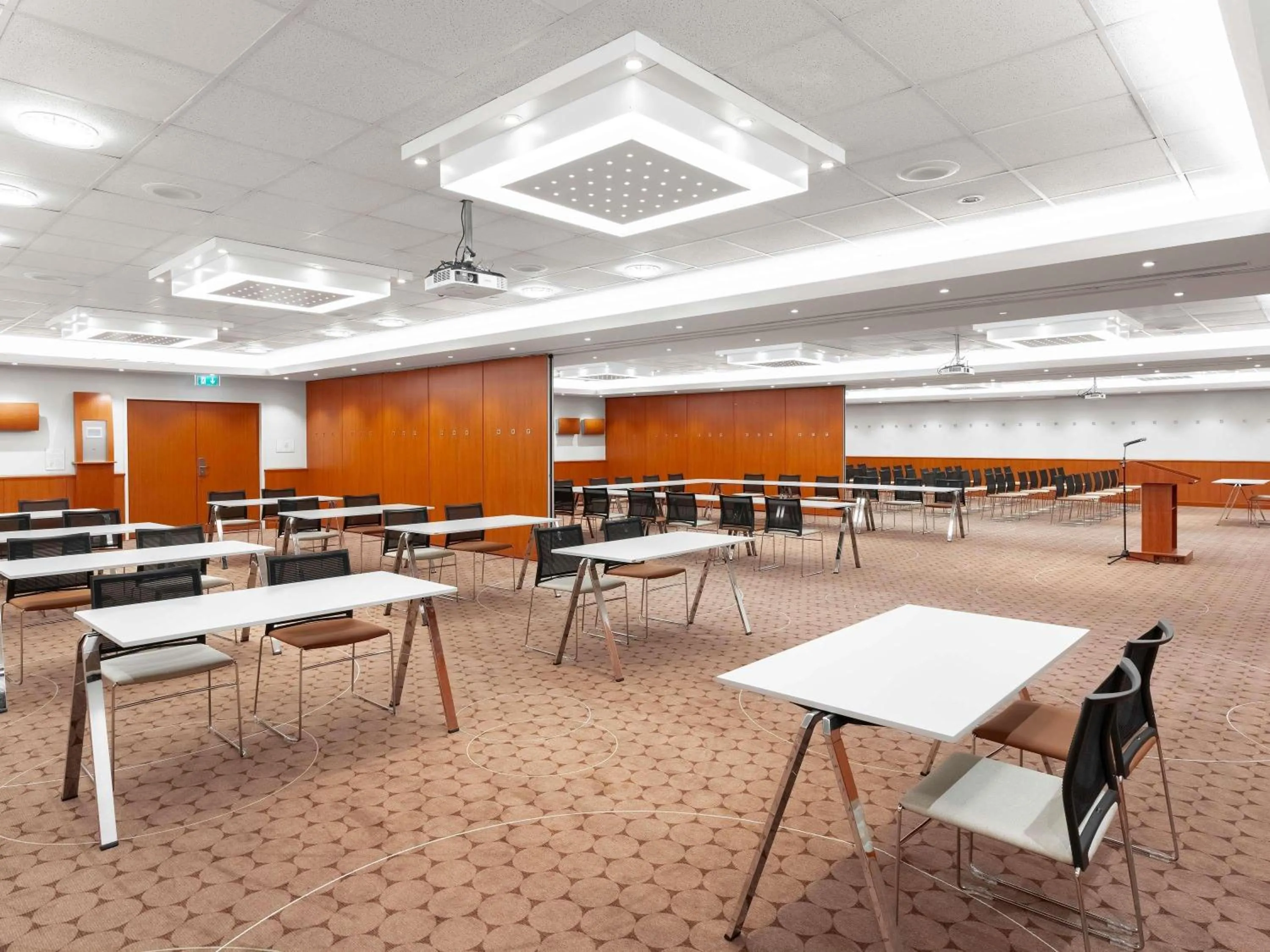 Meeting/conference room in Mövenpick Hotel Budapest Centre