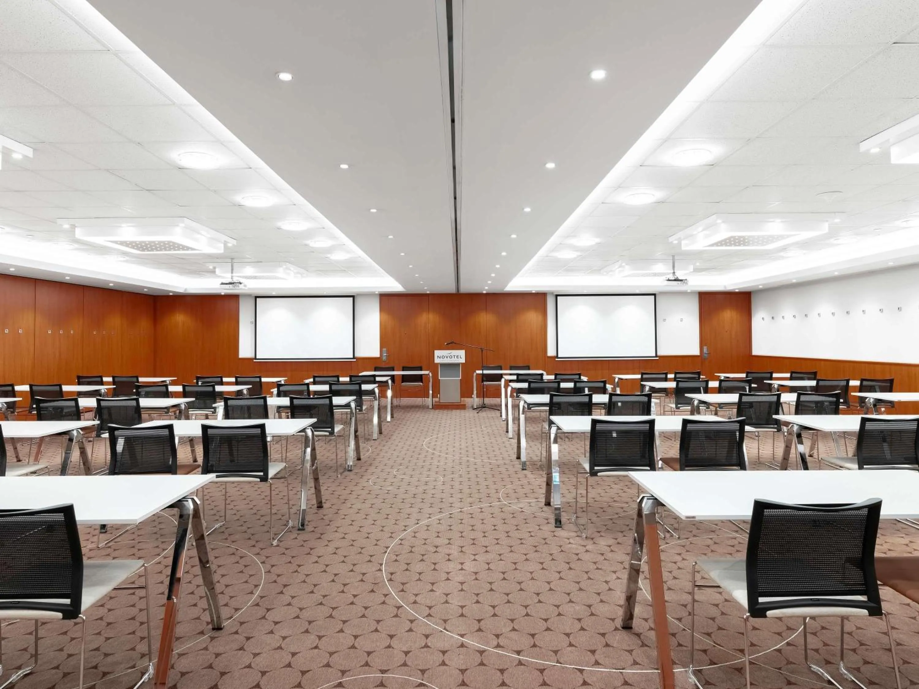 Meeting/conference room in Mövenpick Hotel Budapest Centre