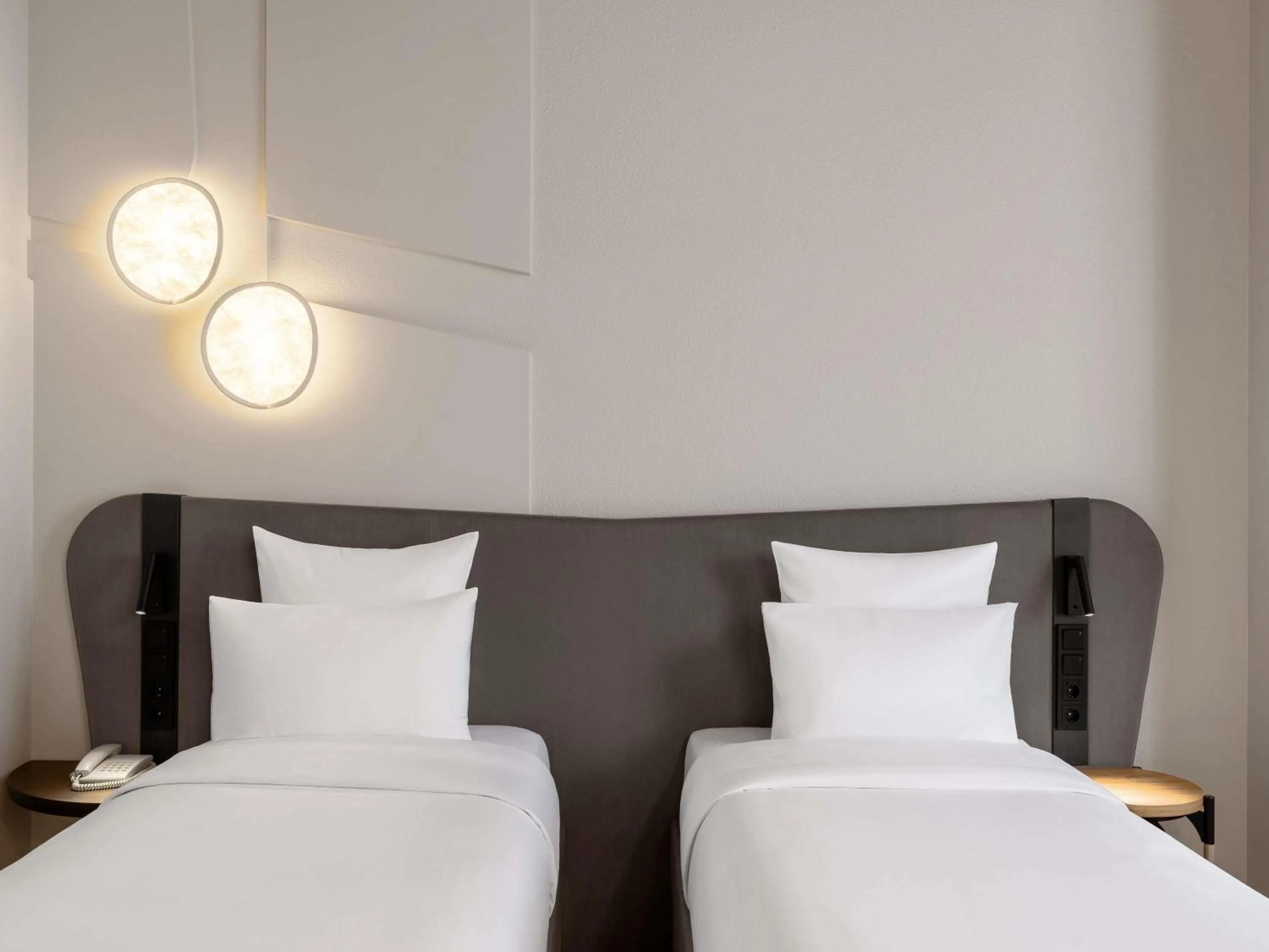 Bedroom, Bed in Mövenpick Hotel Budapest Centre