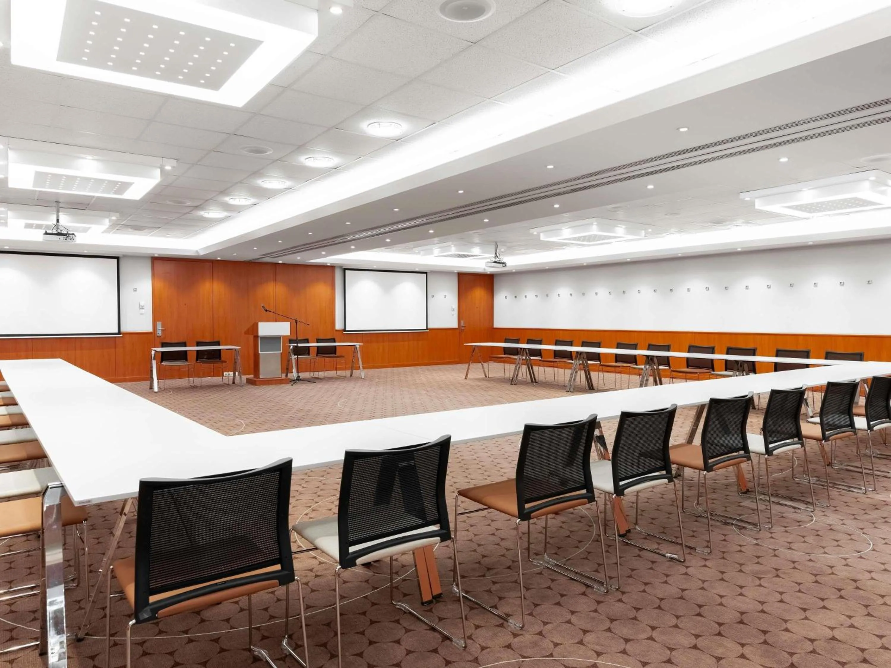 Meeting/conference room in Mövenpick Hotel Budapest Centre