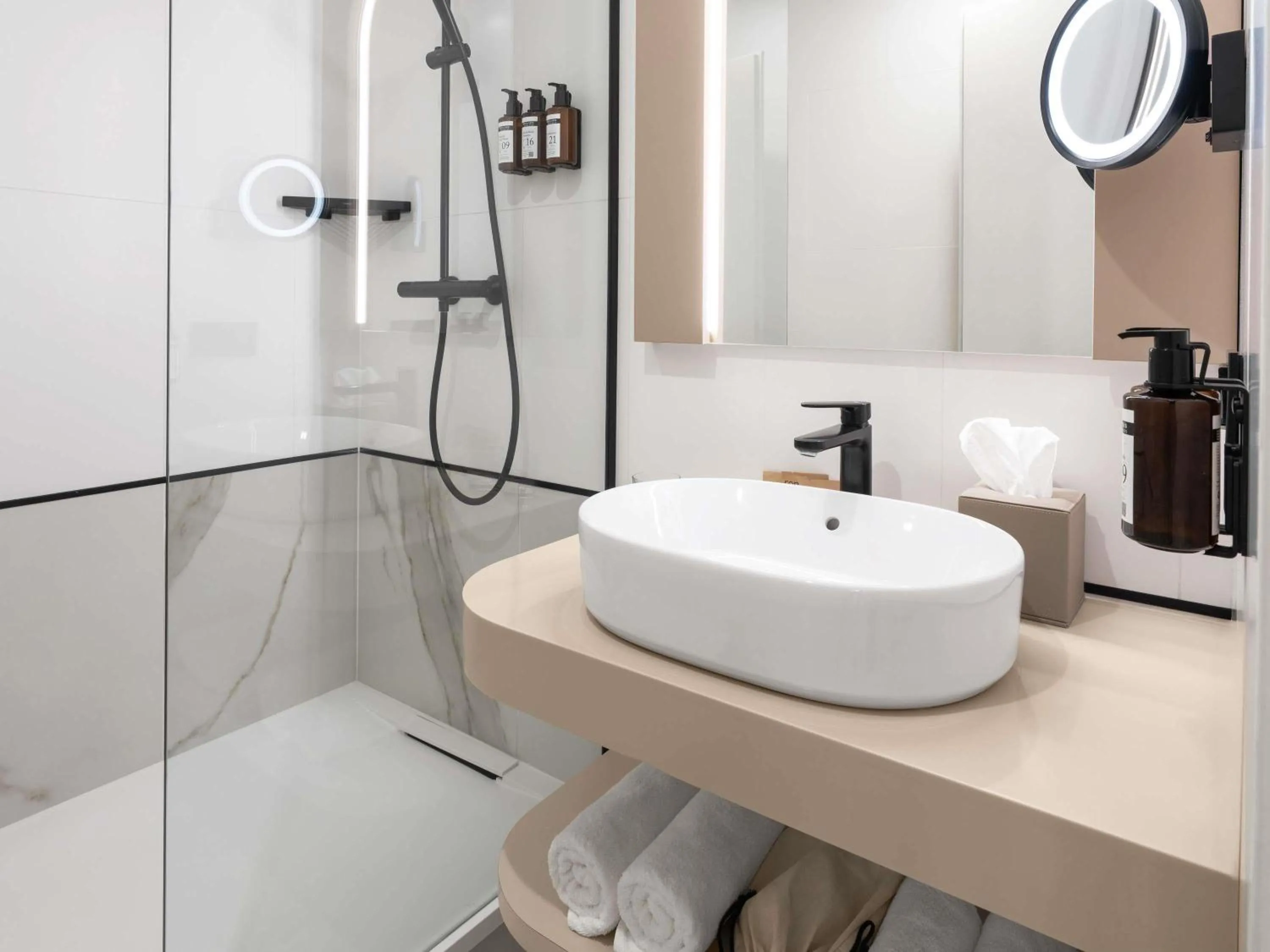 Bedroom in Mövenpick Hotel Budapest Centre