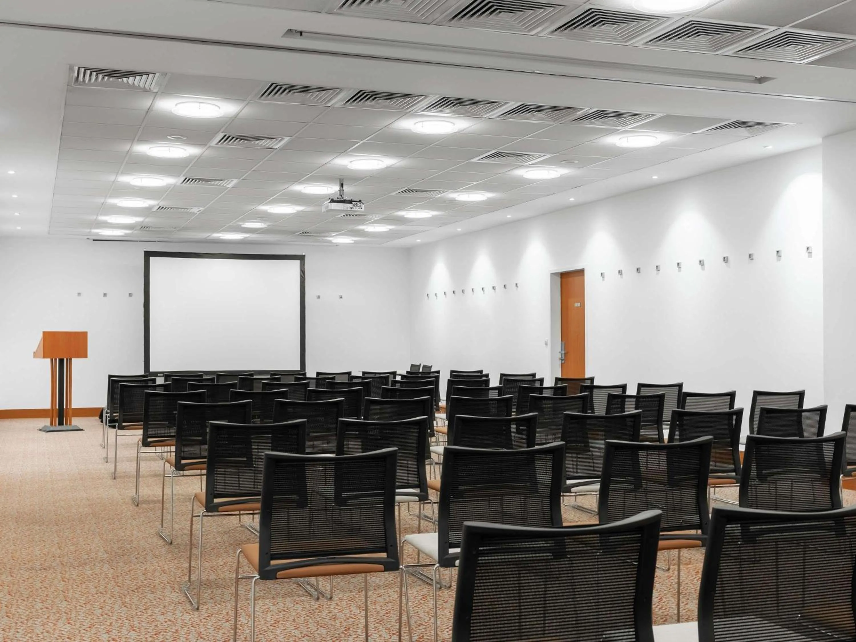 Meeting/conference room in Mövenpick Hotel Budapest Centre