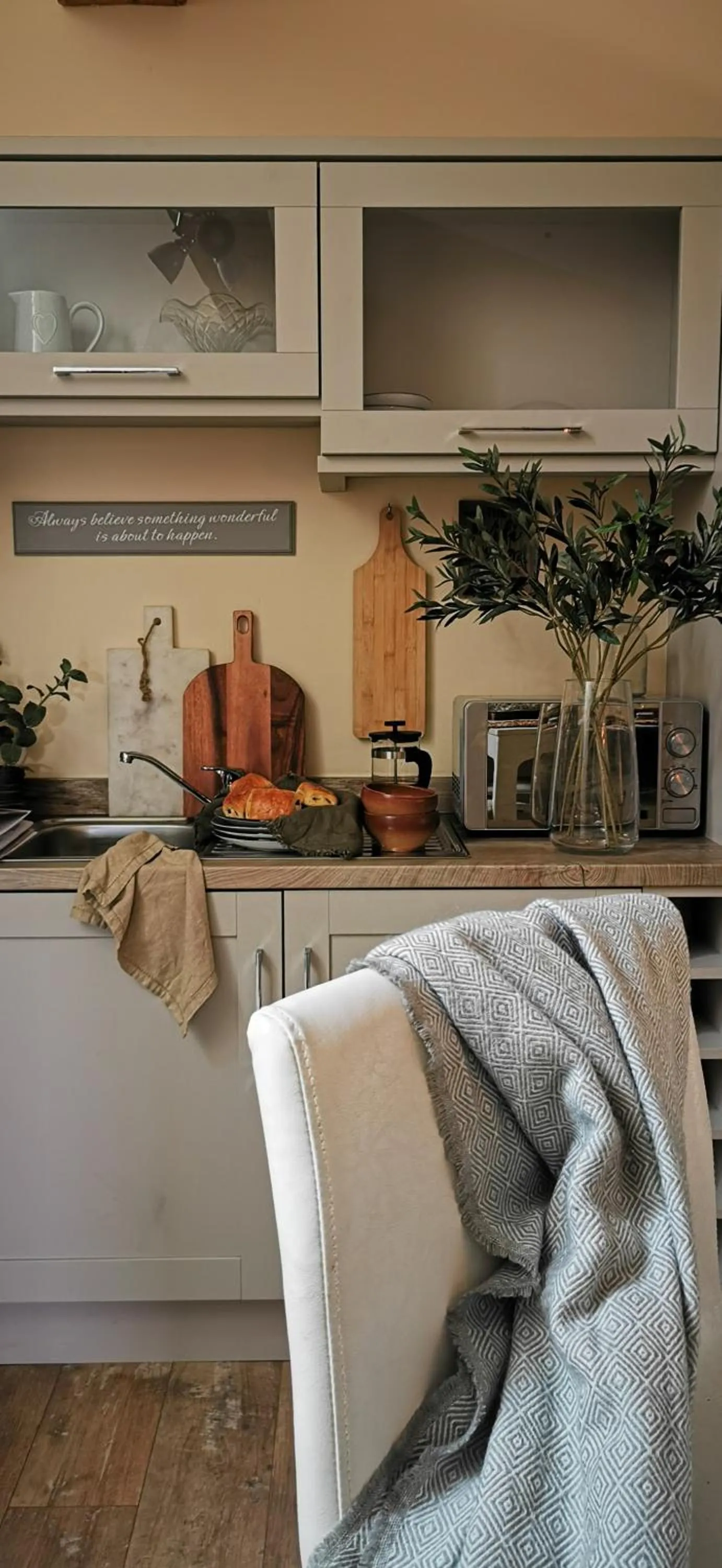 Kitchen or kitchenette in Greenvale Cabins