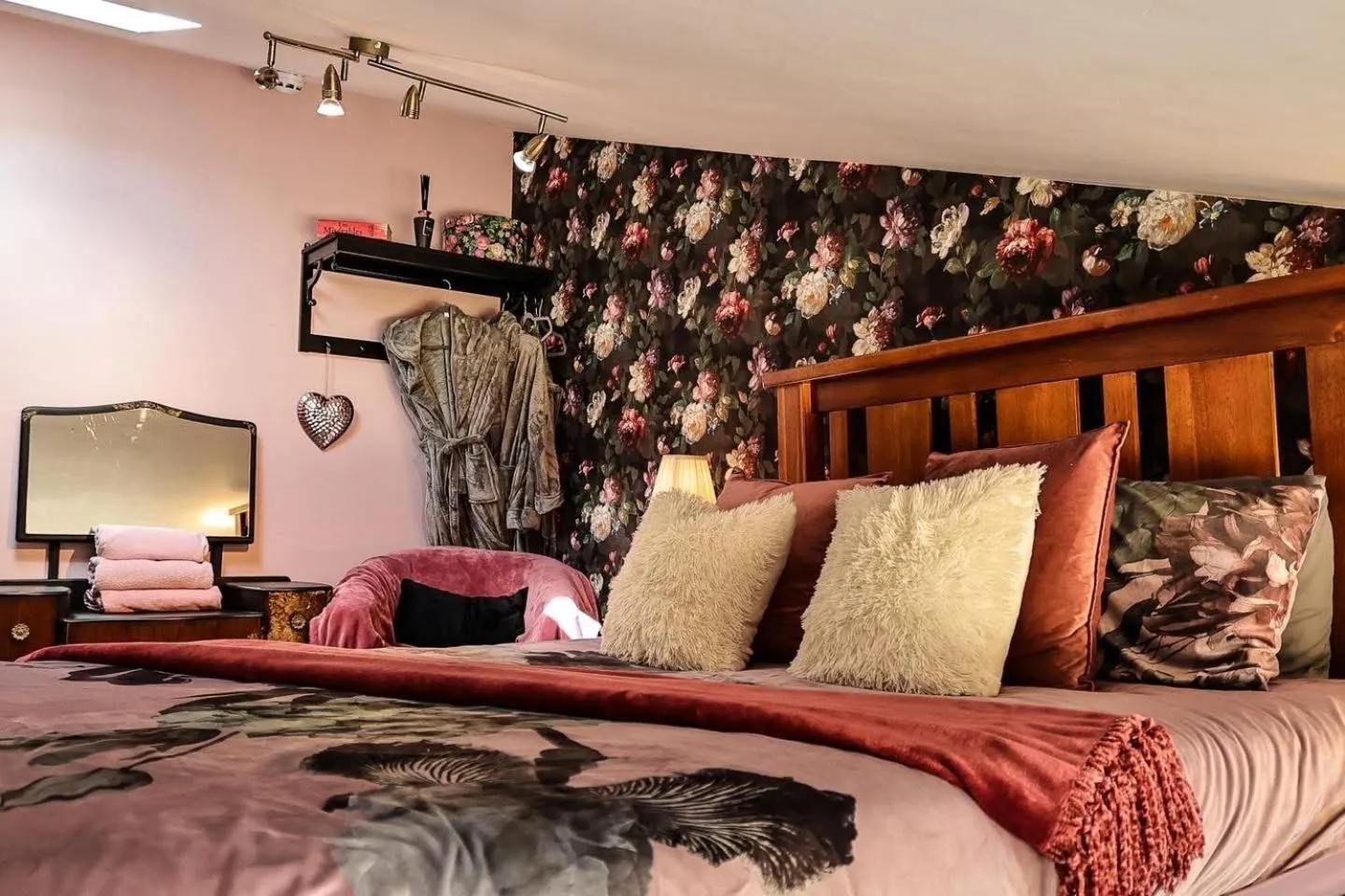 Bedroom, Bed in Greenvale Cabins