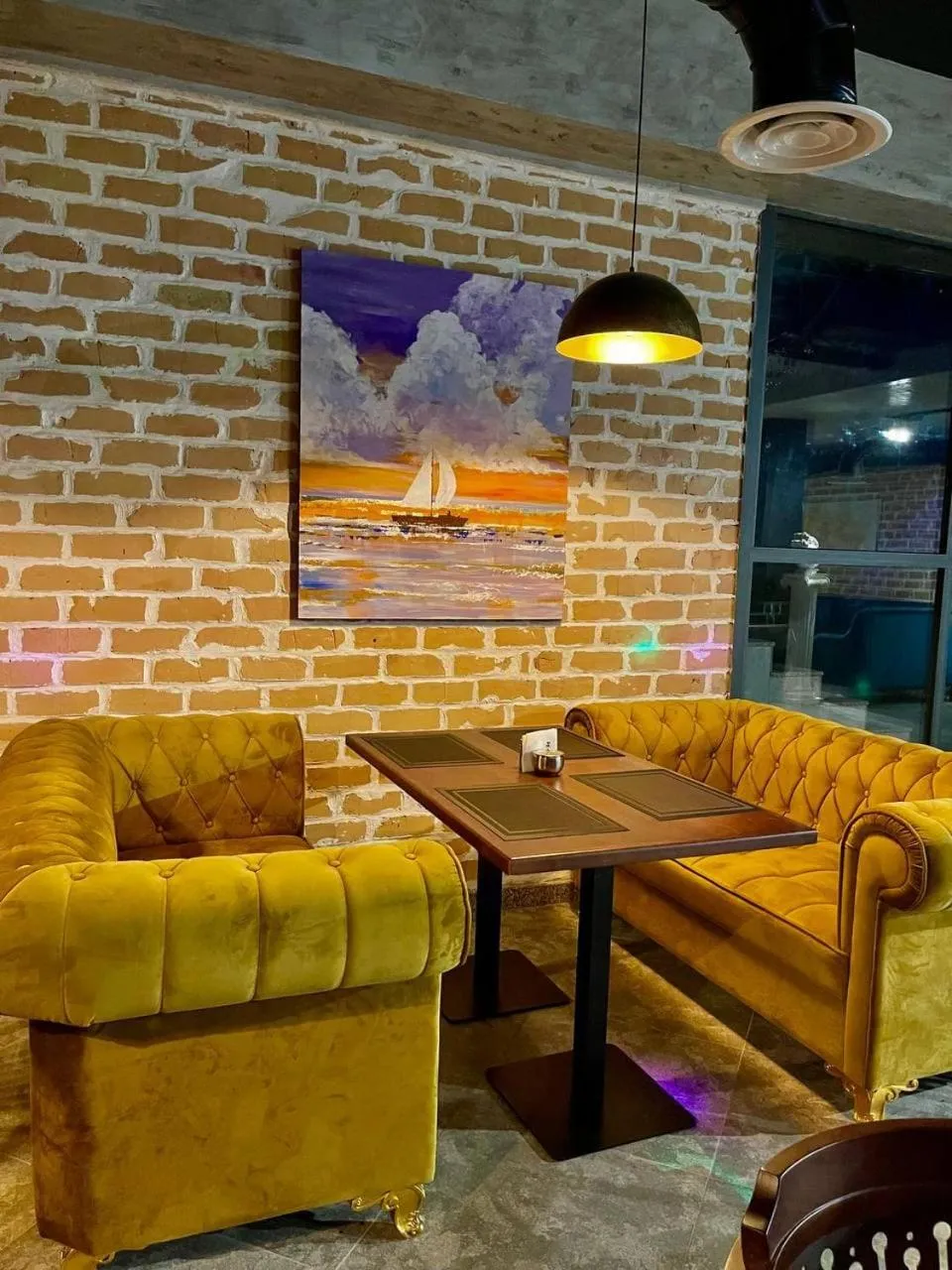 Restaurant/places to eat in Alpha Plaza Hotel & SPA