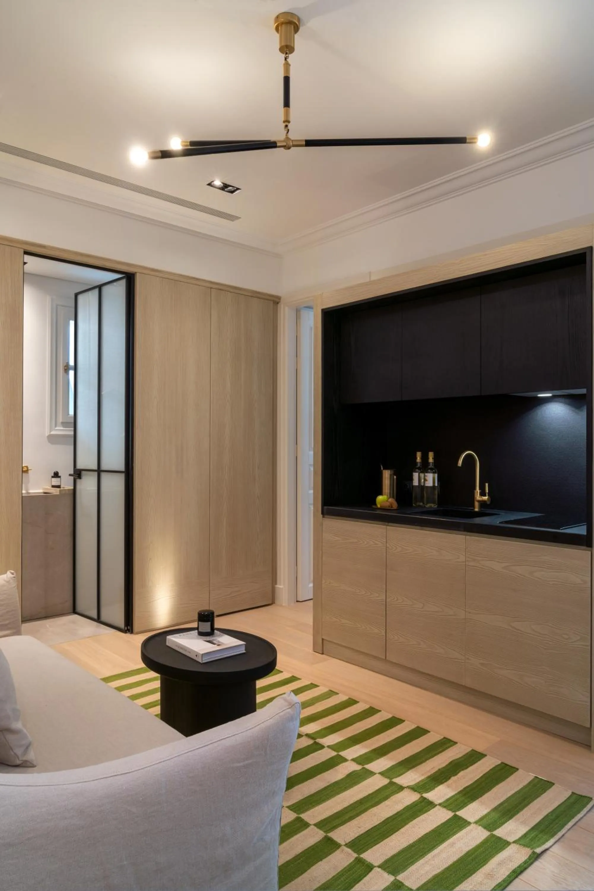 Kitchen or kitchenette, Bed in Kinglin Luxury Living