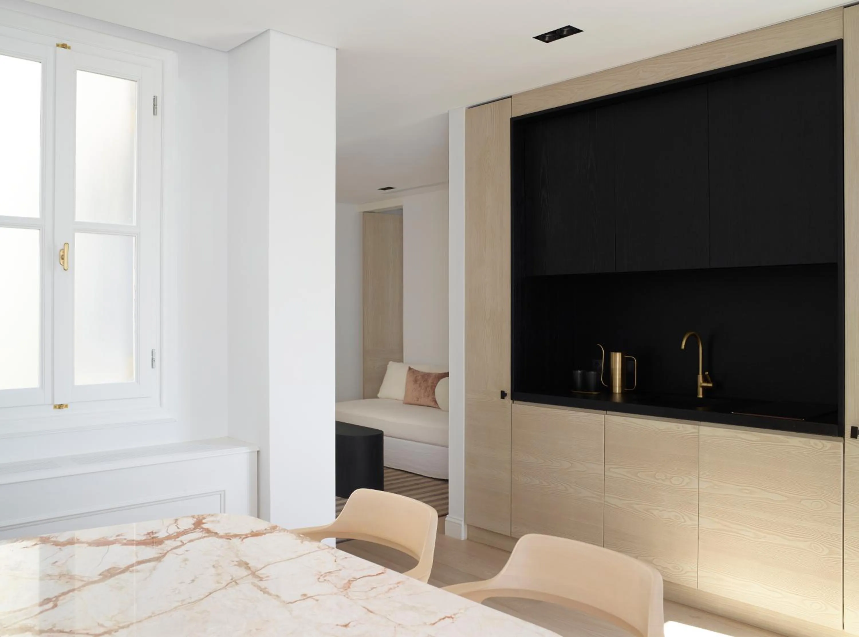 Kitchen or kitchenette in Kinglin Luxury Living