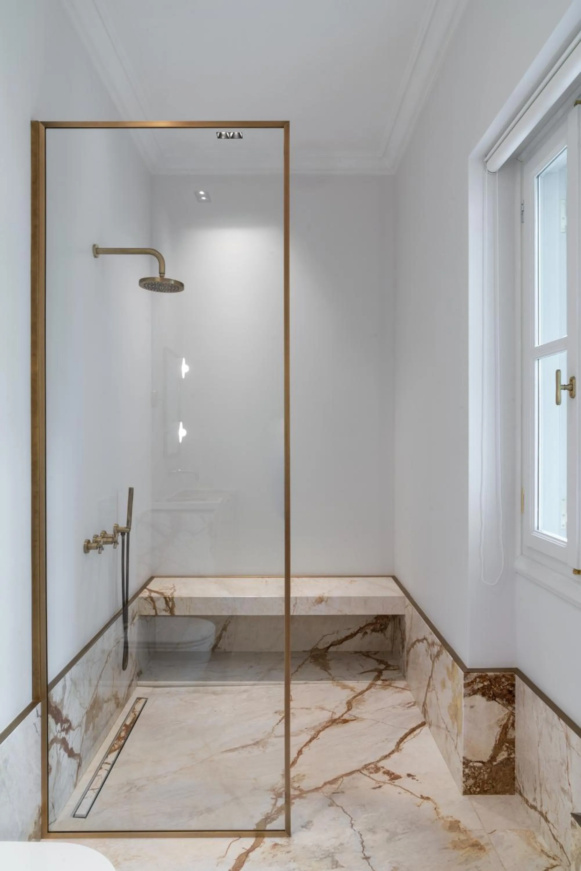 Bathroom, Bed in Kinglin Luxury Living