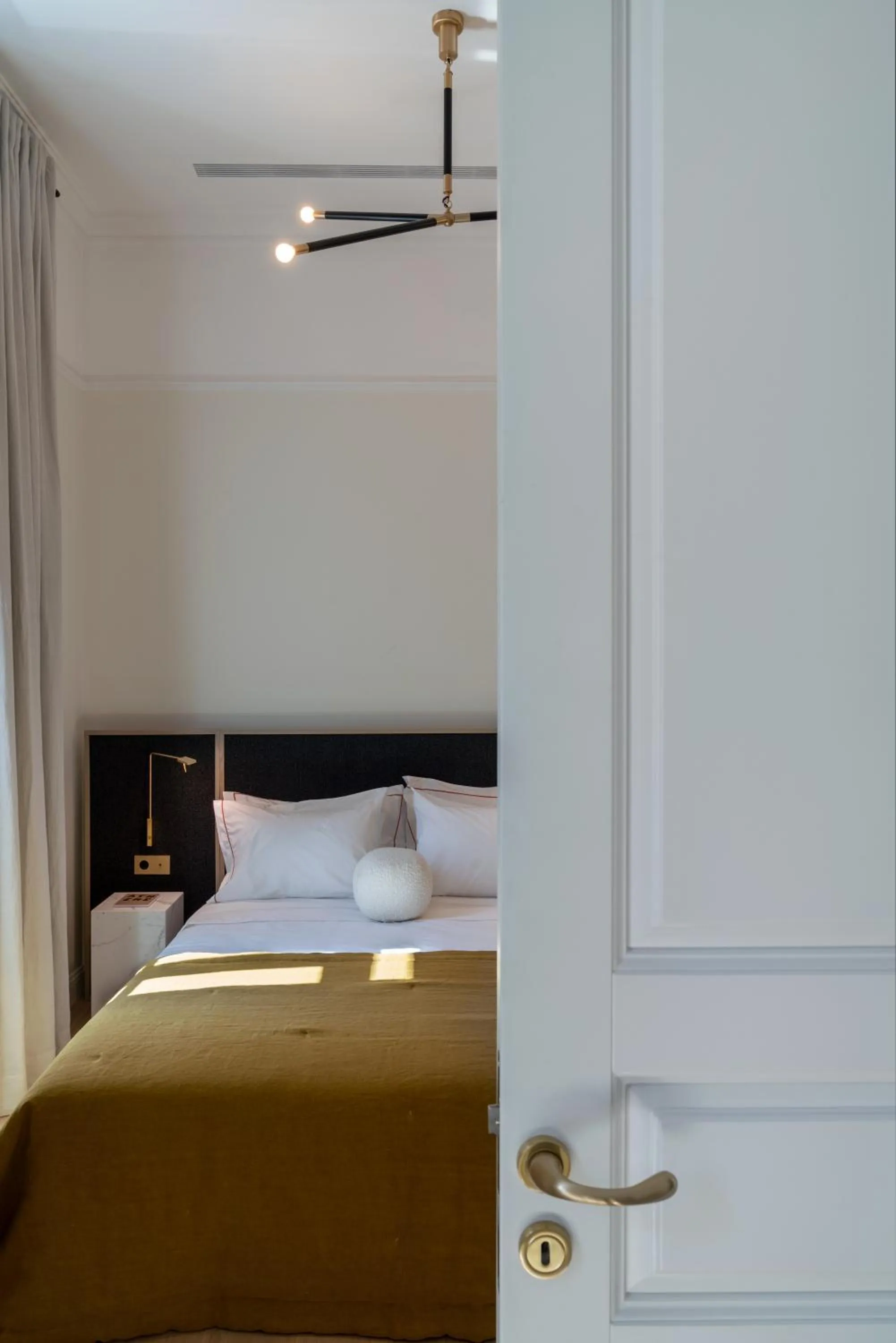 Bedroom, Bed in Kinglin Luxury Living