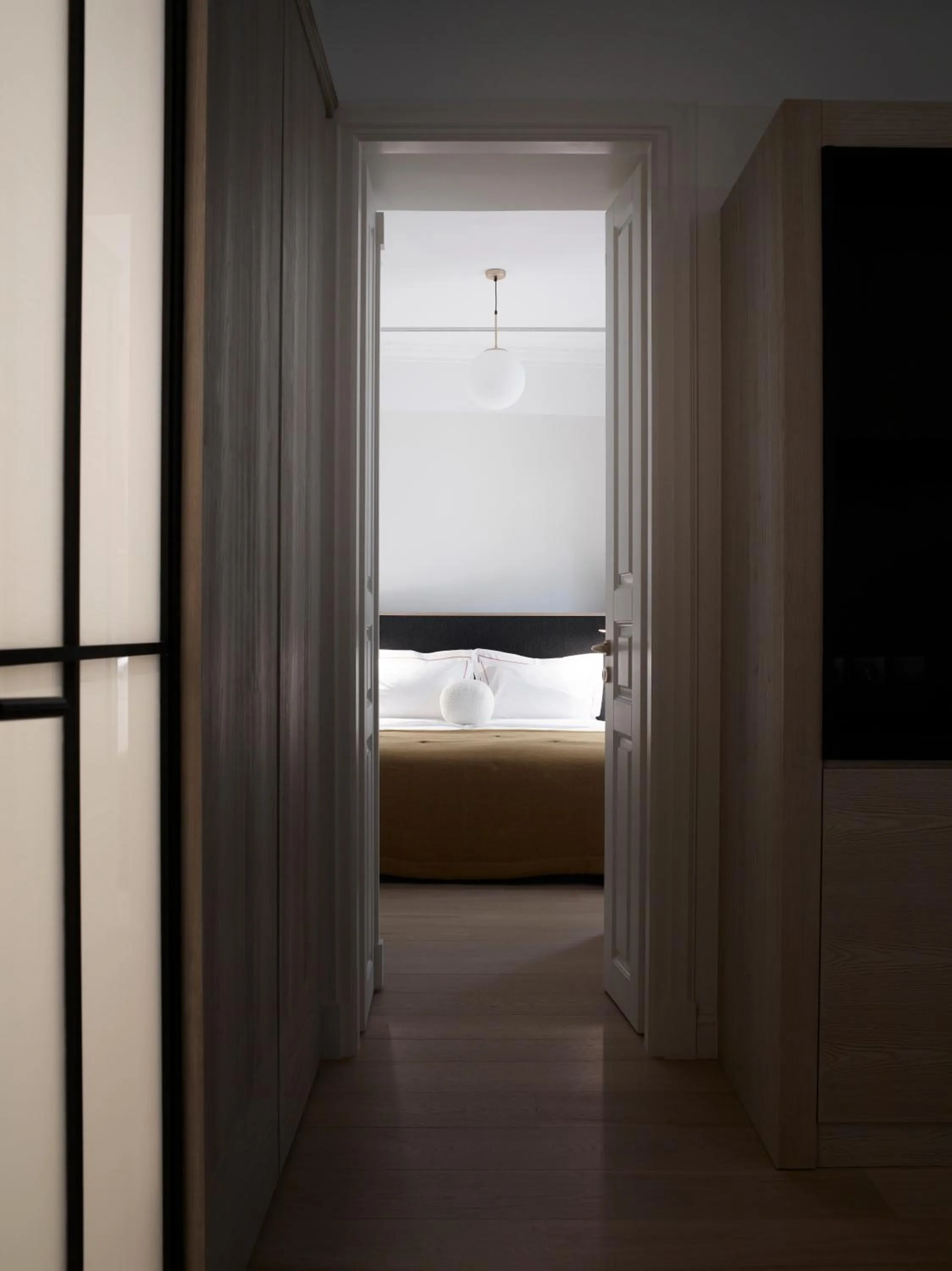 Bedroom, Bed in Kinglin Luxury Living