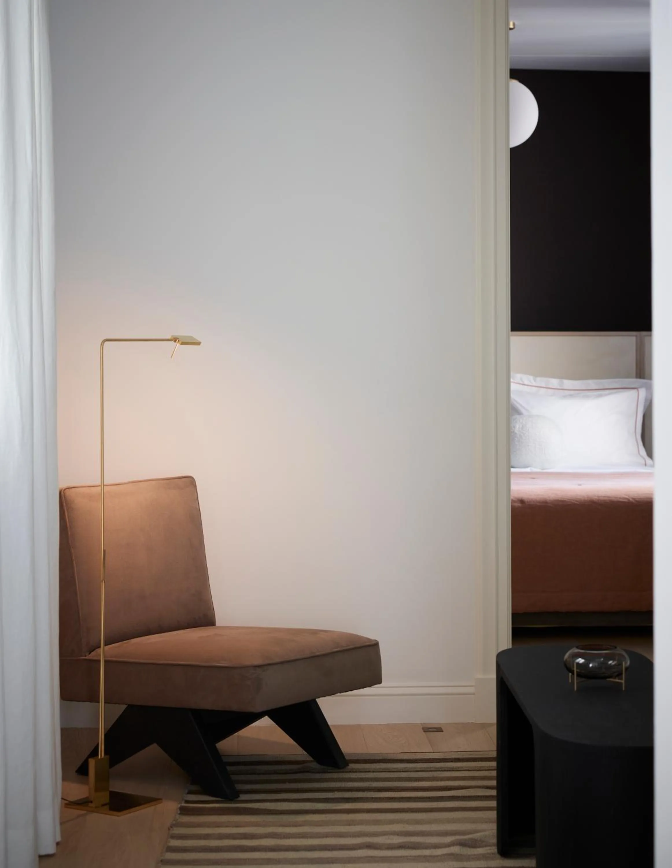 Decorative detail, Bed in Kinglin Luxury Living