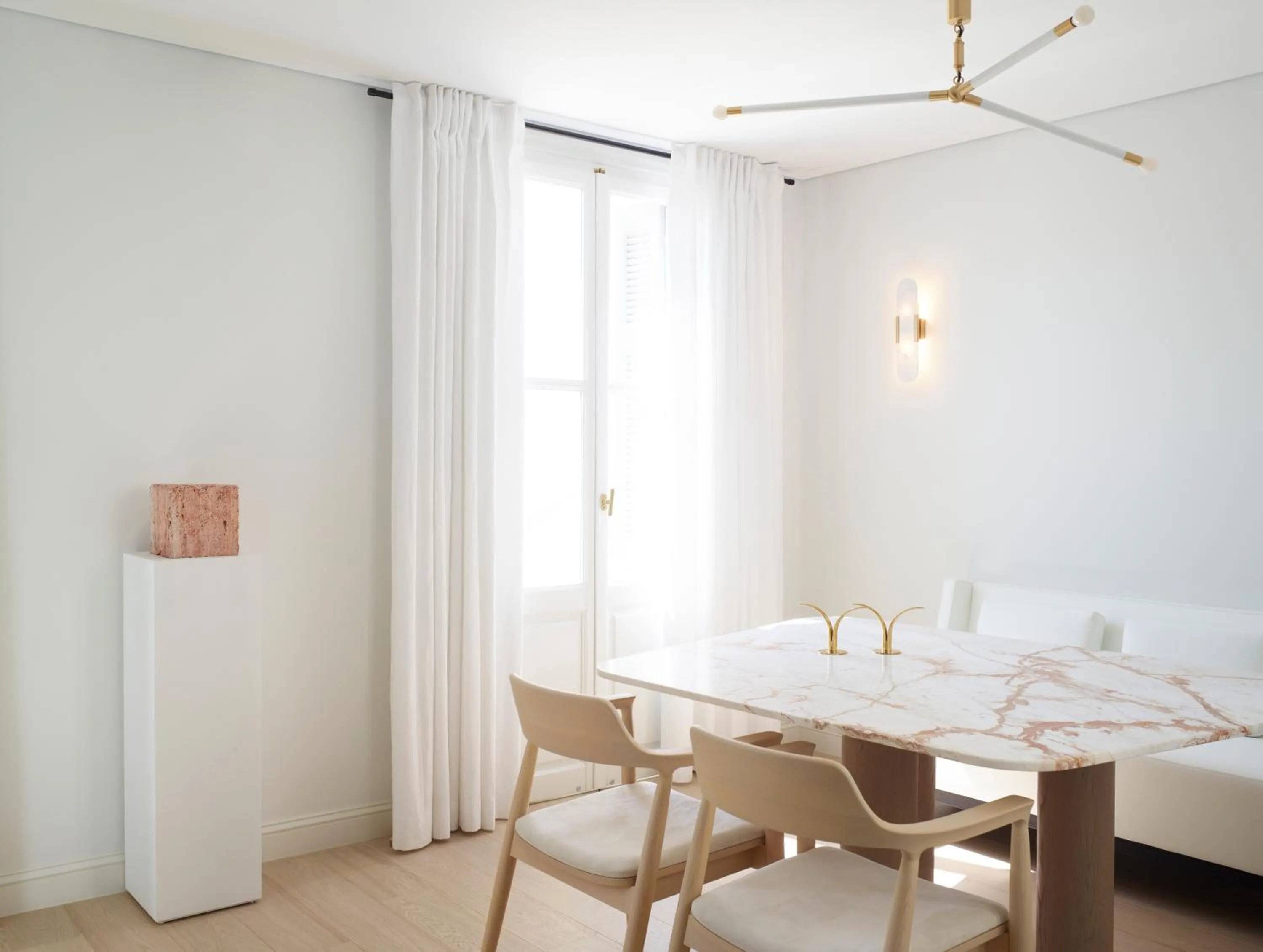 Dining area in Kinglin Luxury Living