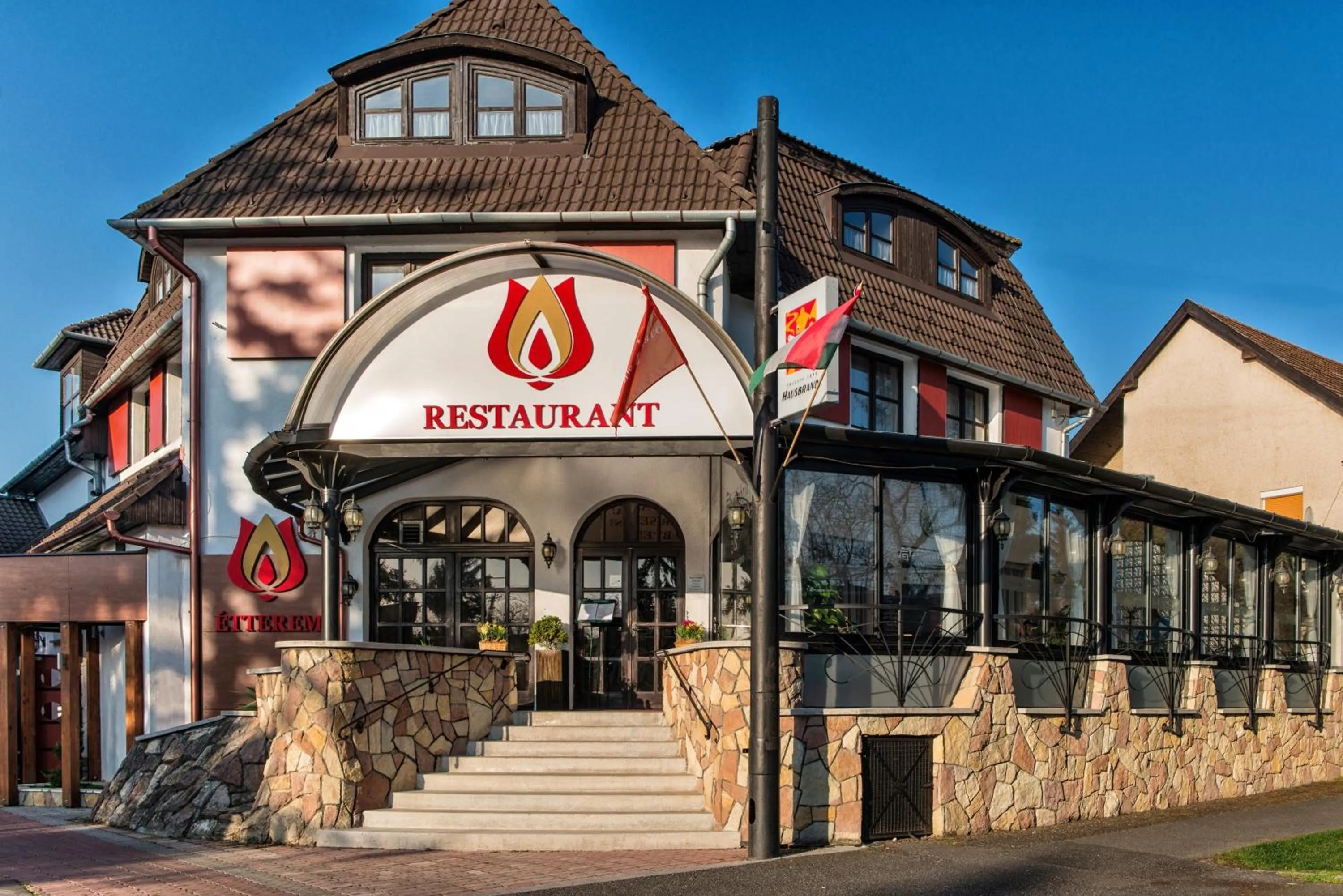 Facade/entrance in Hotel Piroska