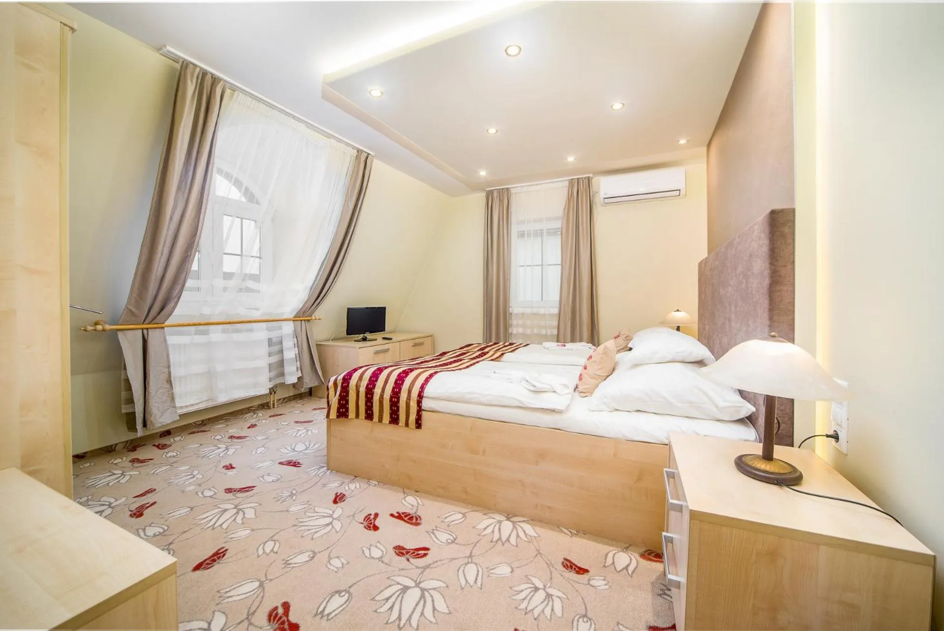 Bedroom, Bed in Hotel Piroska