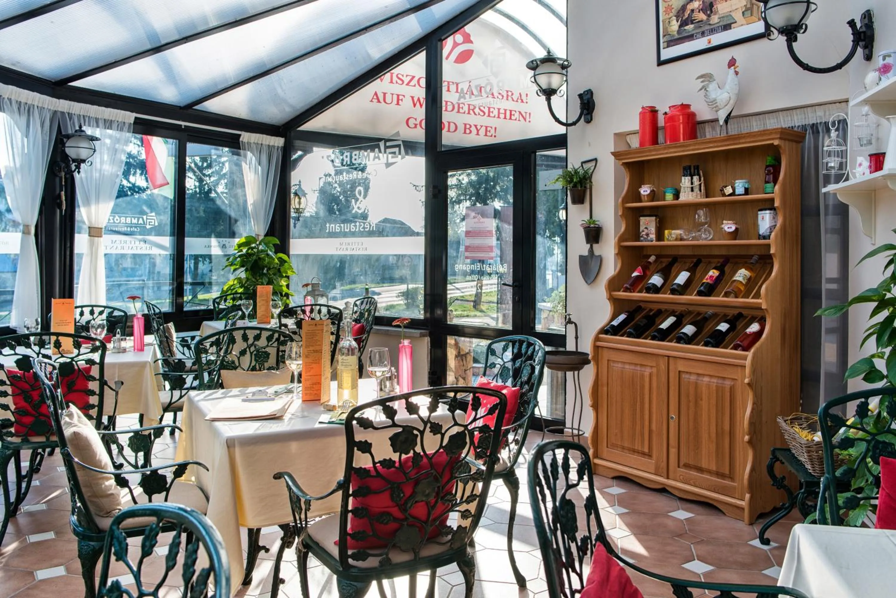 Restaurant/places to eat in Hotel Piroska