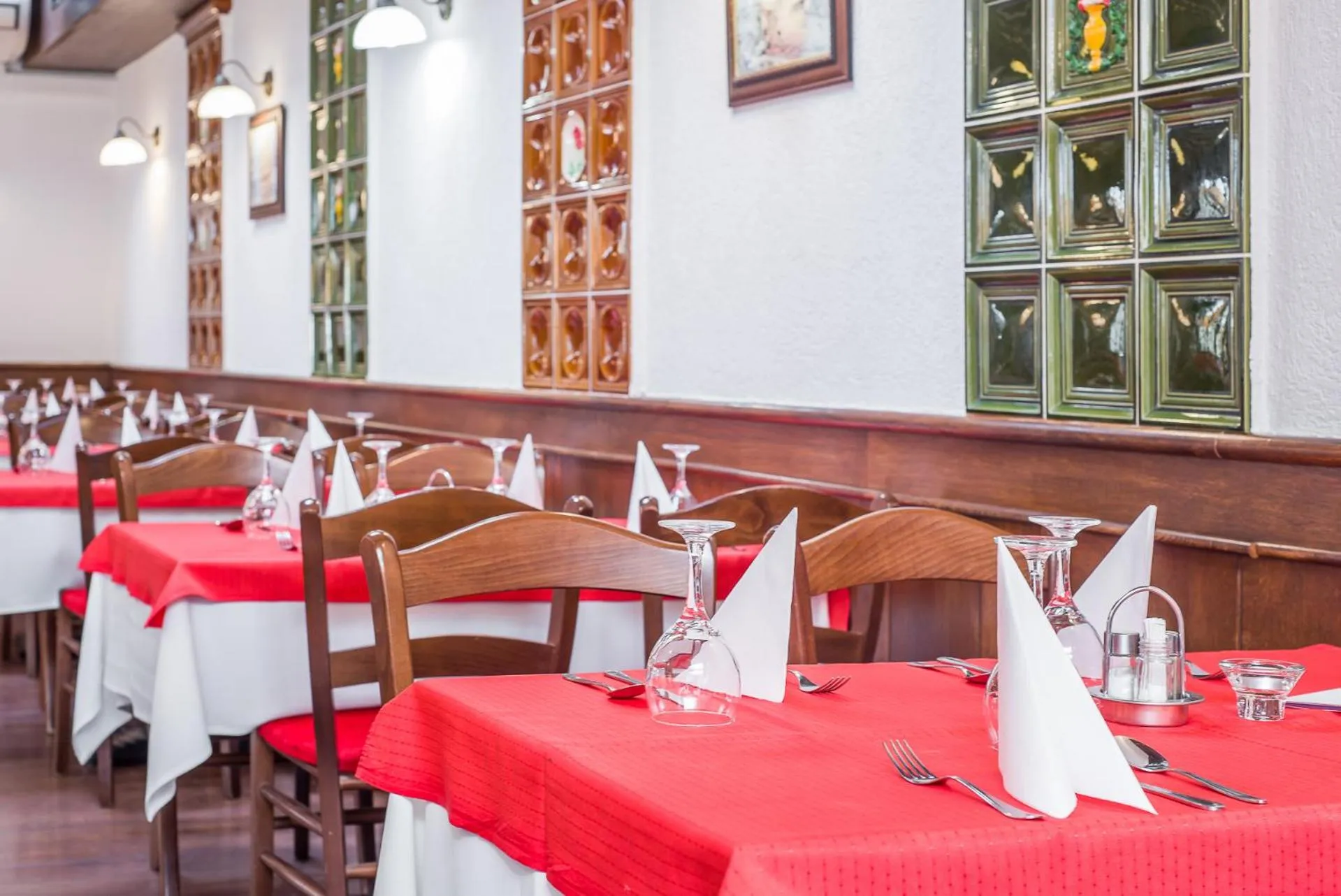 Restaurant/places to eat in Hotel Piroska