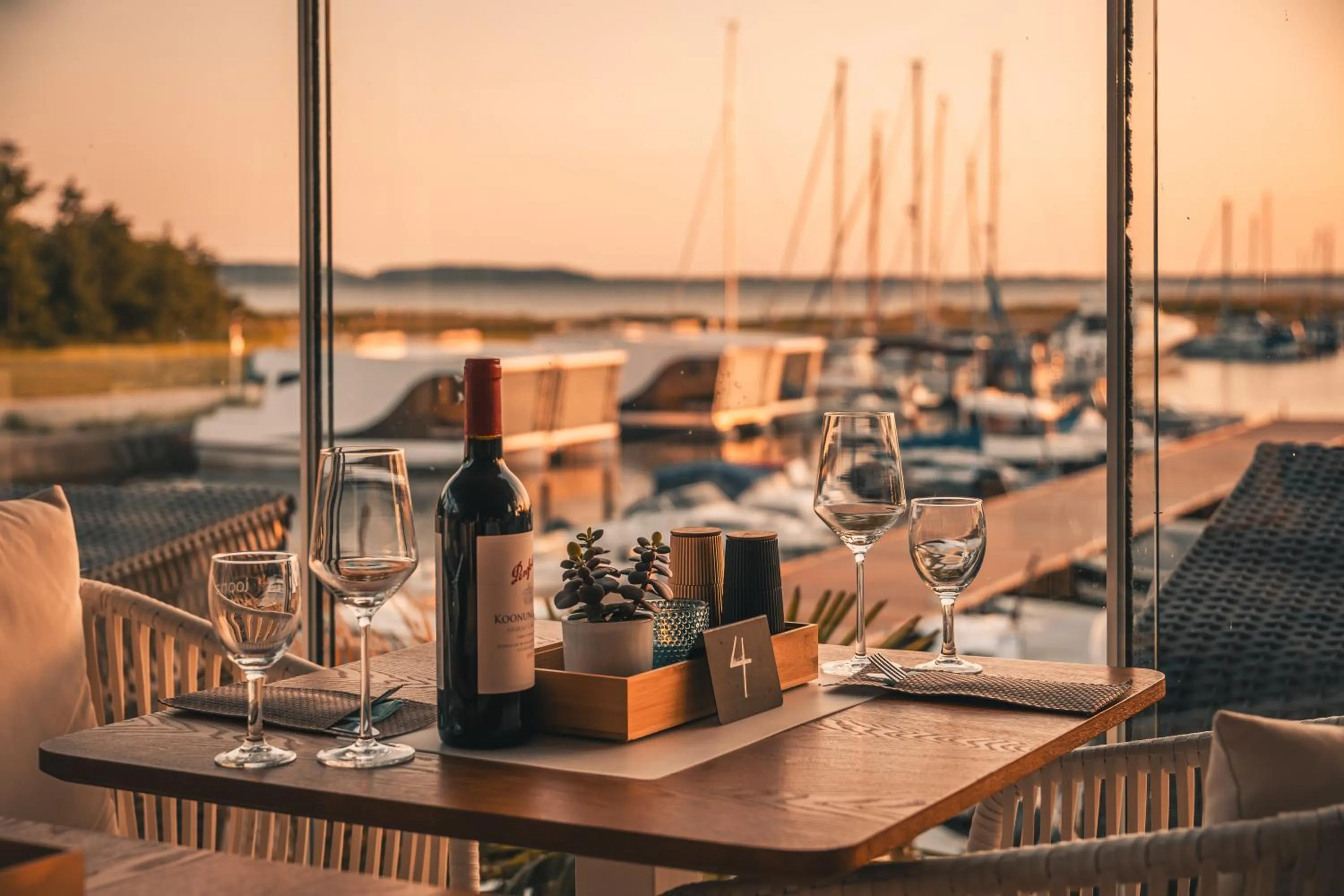 Restaurant/places to eat in Marina Martinshafen