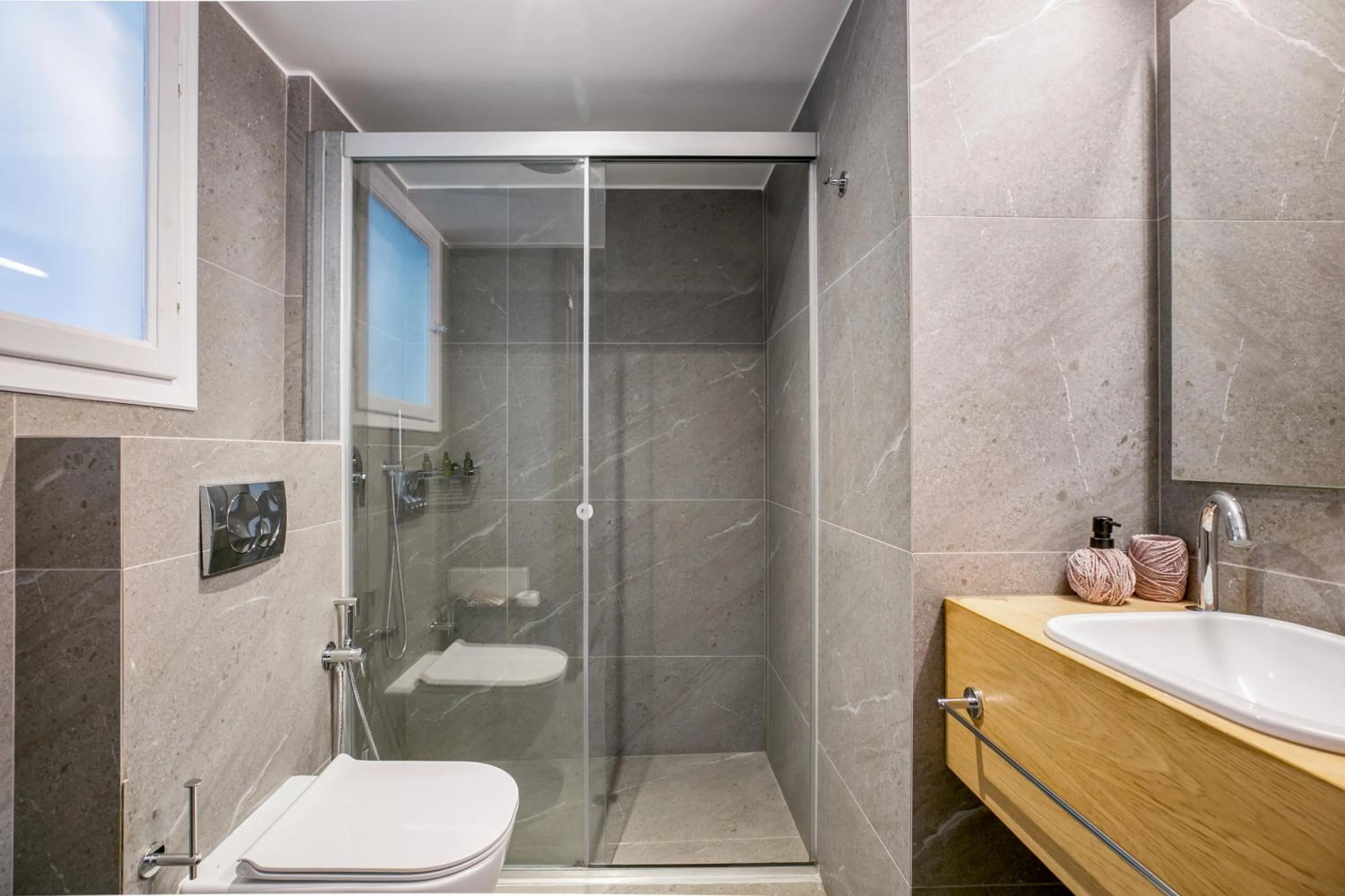 Shower in Elia Kolonaki Luxury Apartments