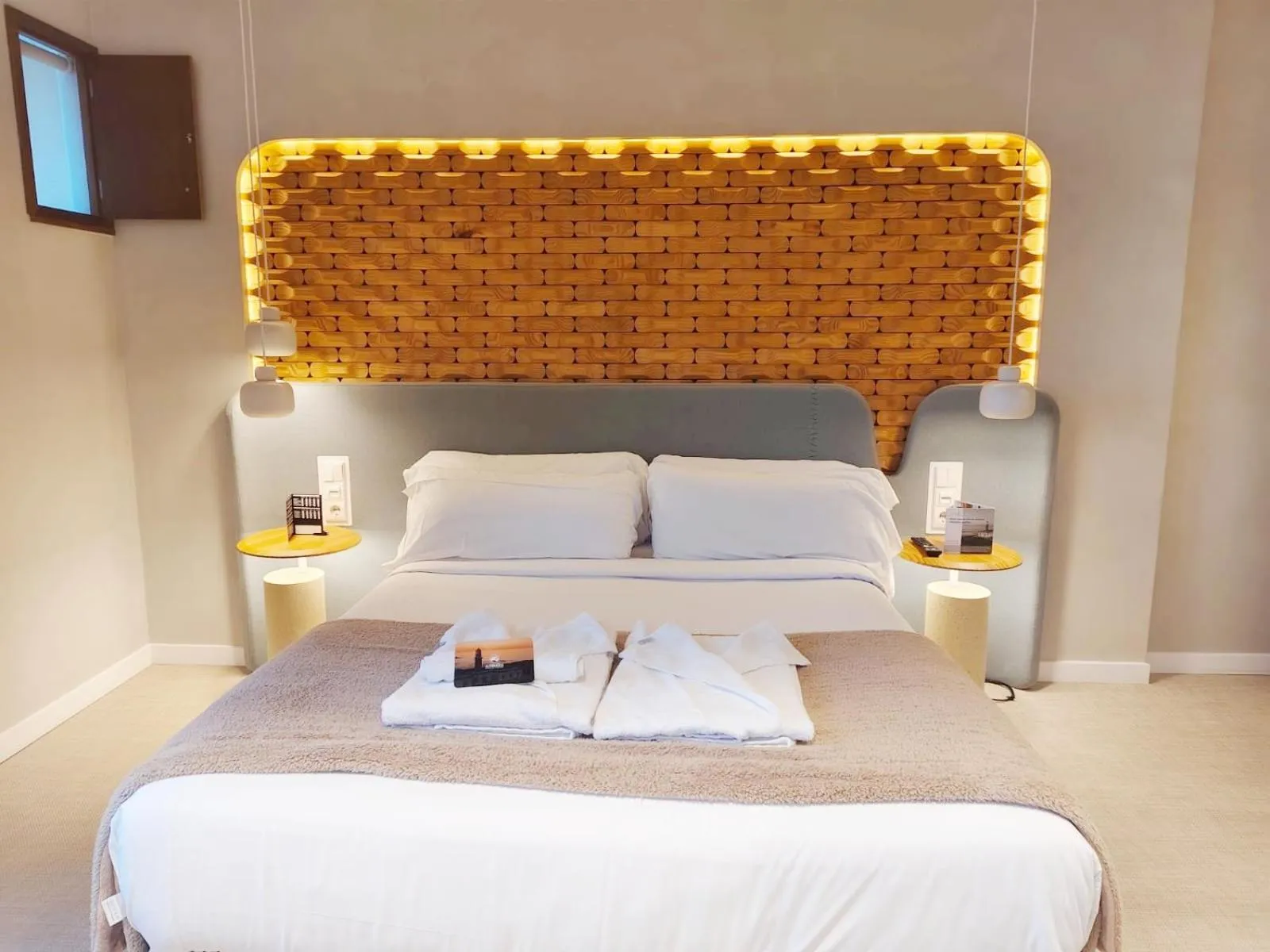 Bed in Hotel Faro Lariño