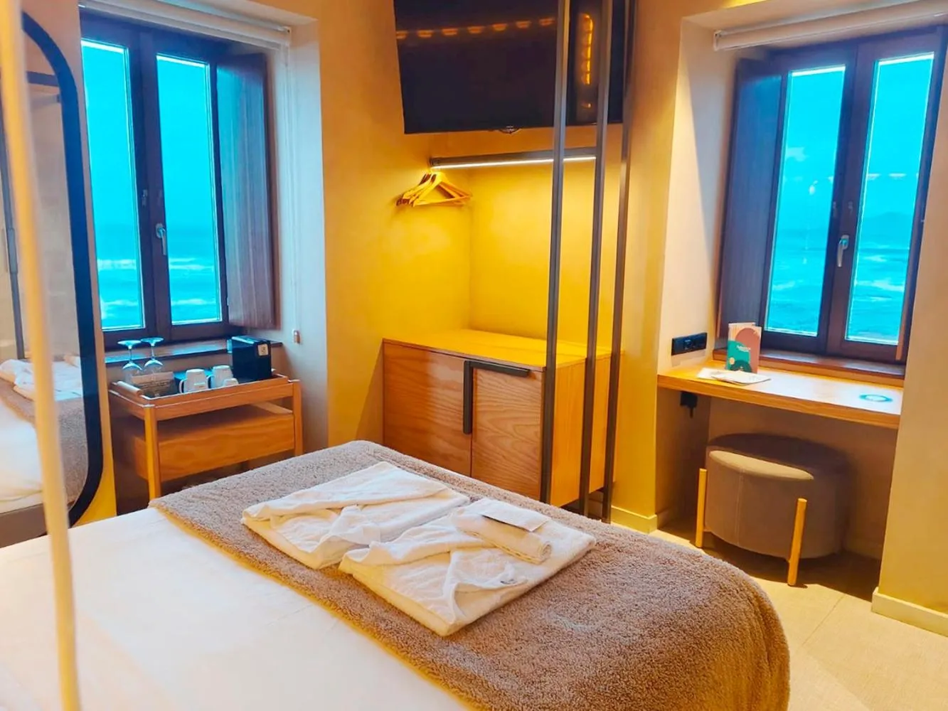 Bed in Hotel Faro Lariño