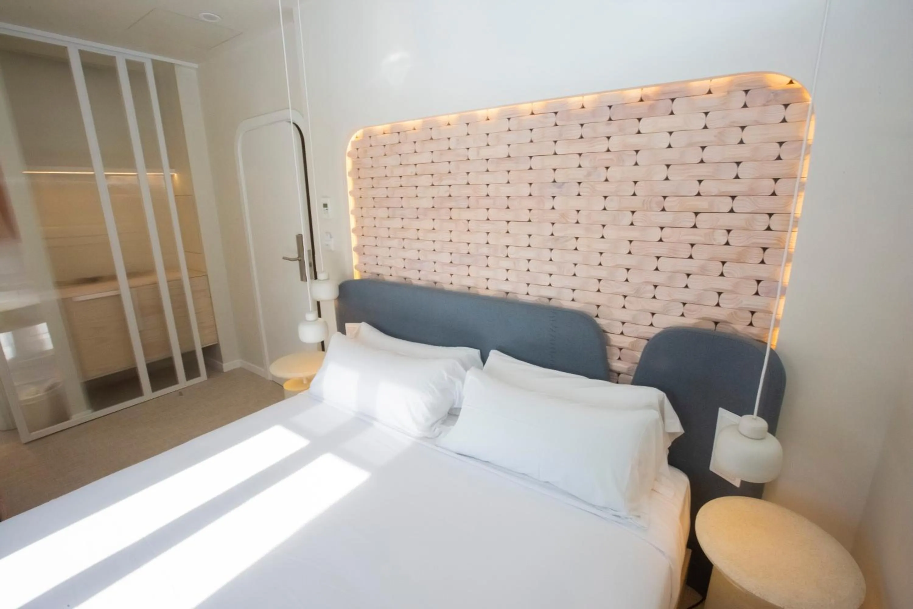 Photo of the whole room, Bed in Hotel Faro Lariño