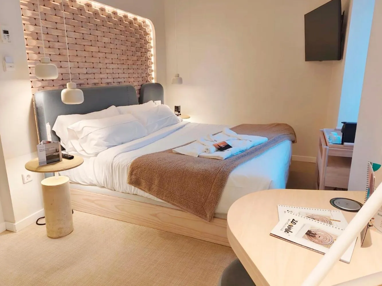 Bed in Hotel Faro Lariño