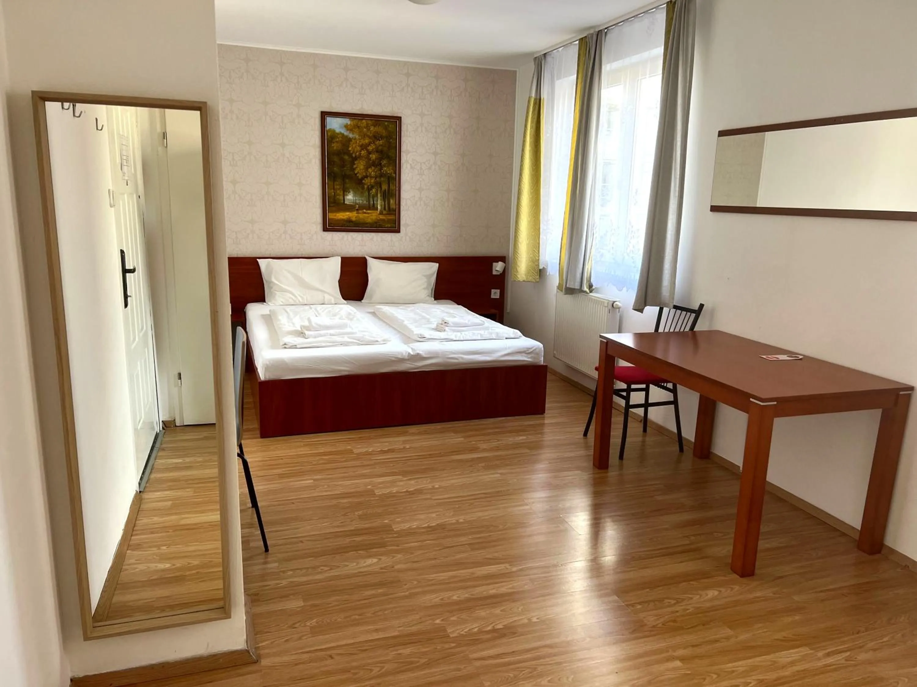 Bedroom, Bed in Triple M Hotel