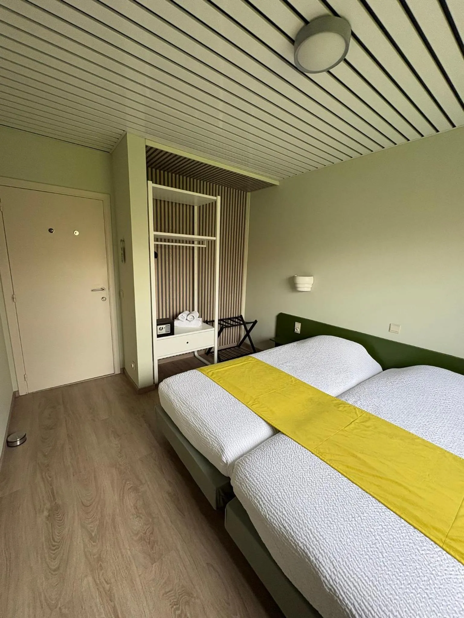 Bedroom, Bed in Hotel en Bistro de Vaart