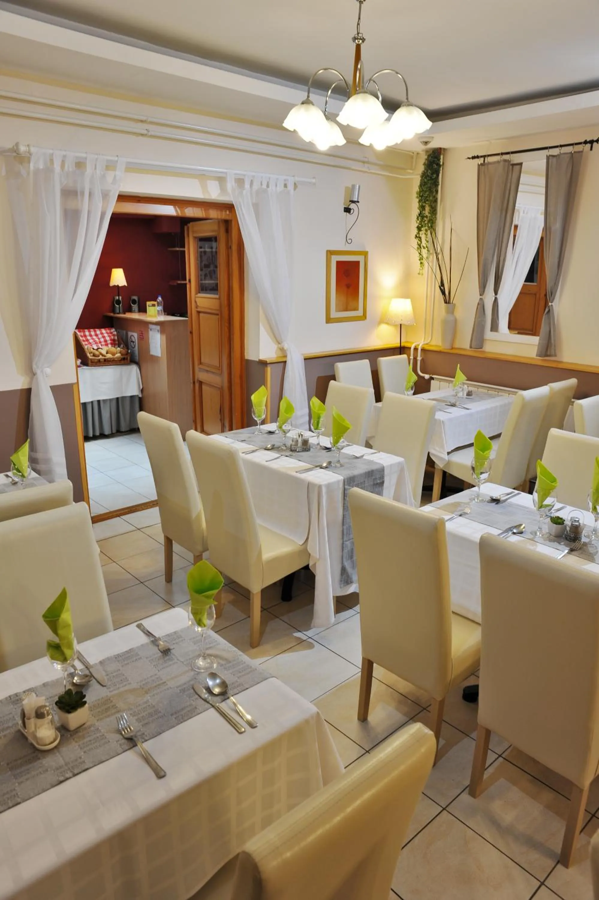 Restaurant/Places to Eat in Hotel Papillon