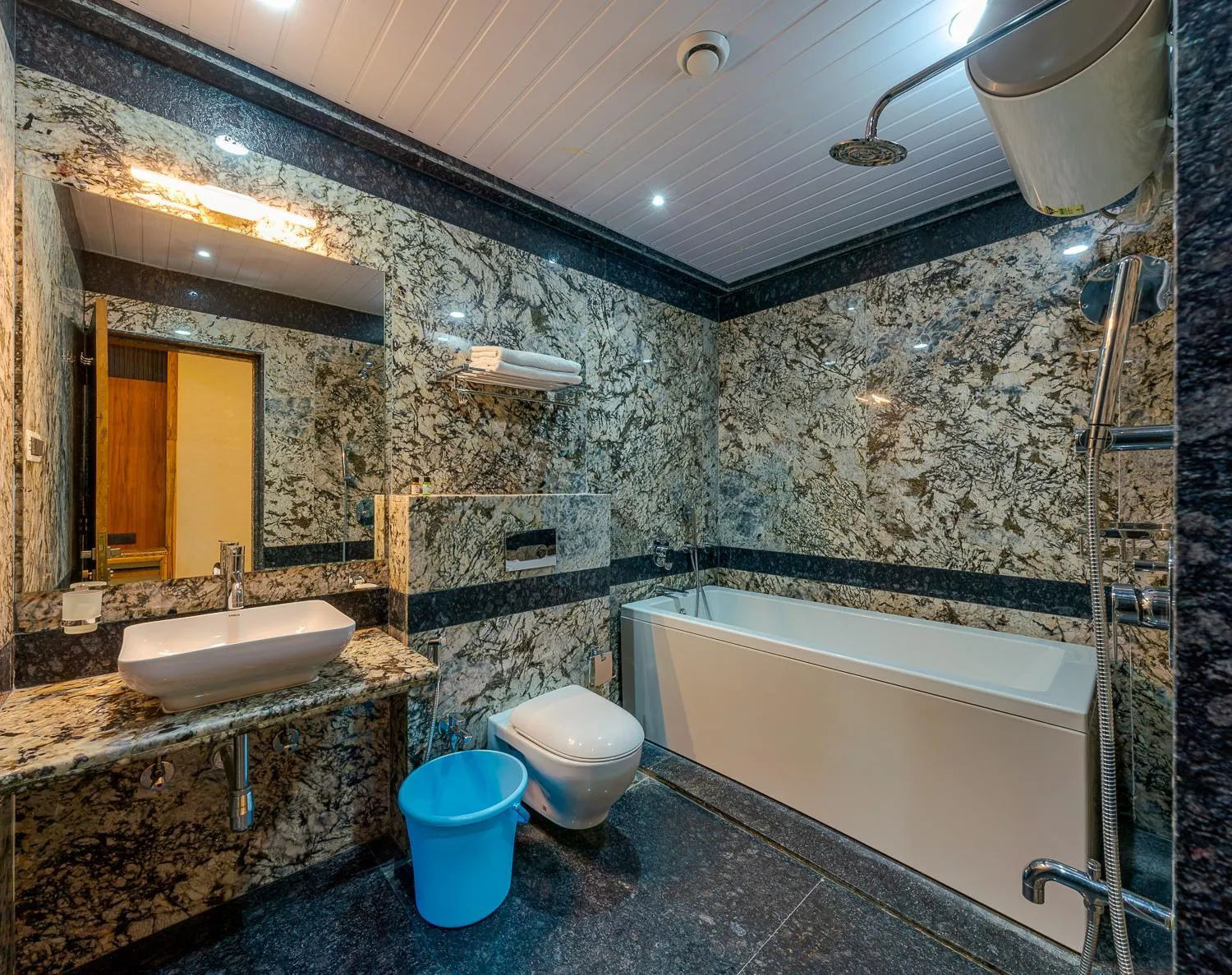 Bath in Hotel Blooming Soul