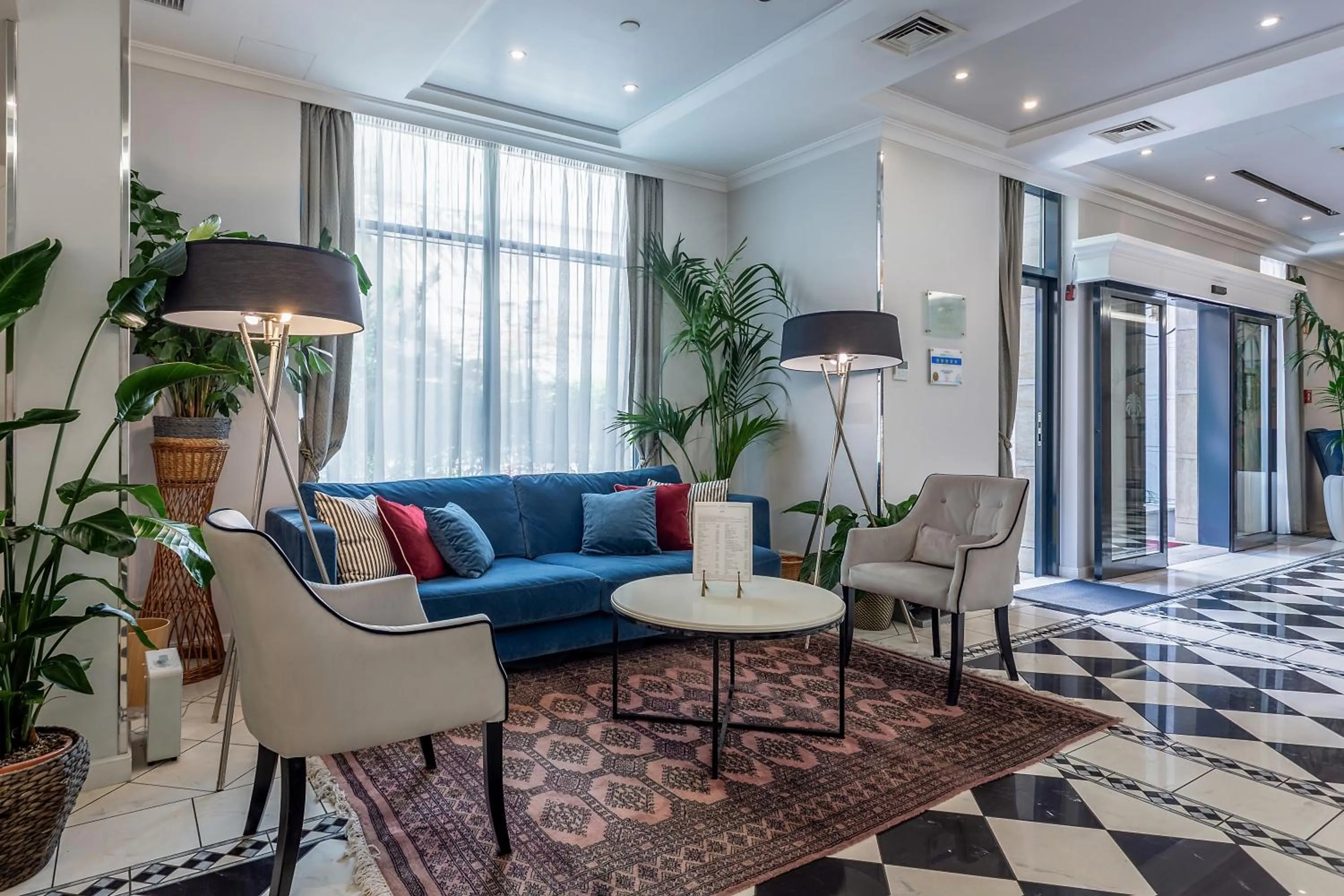 Lobby or reception in Queen's Court Hotel & Residence