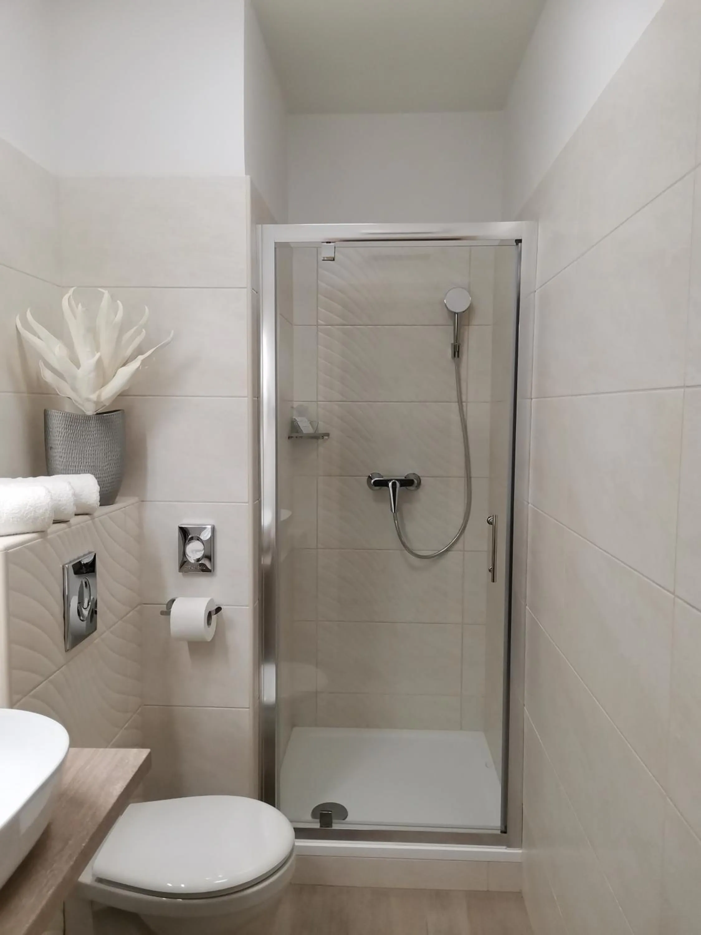 Bathroom in Alfa Hotel