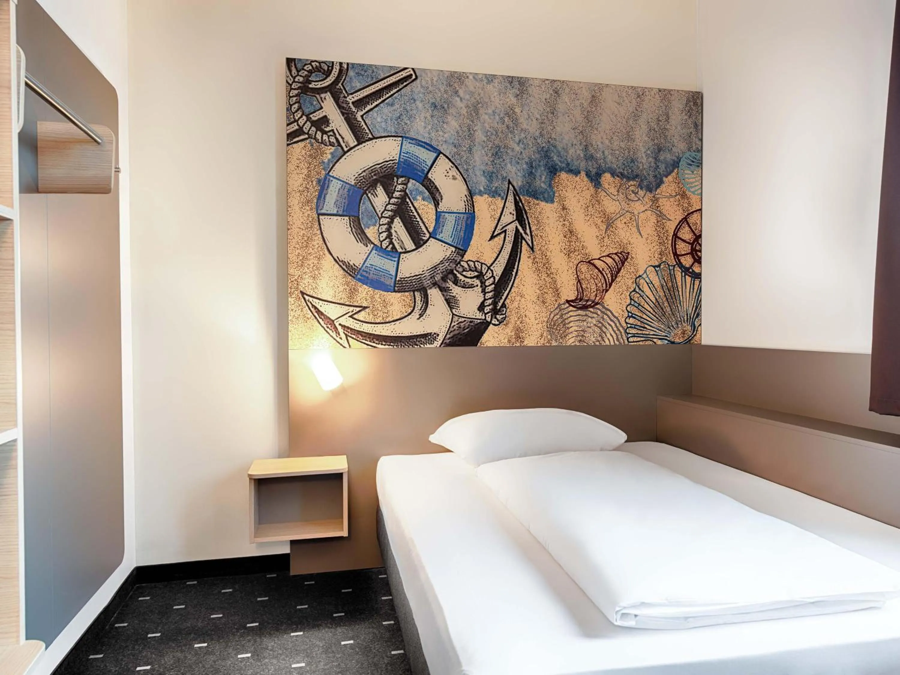 Bed in B&B Hotel Emden