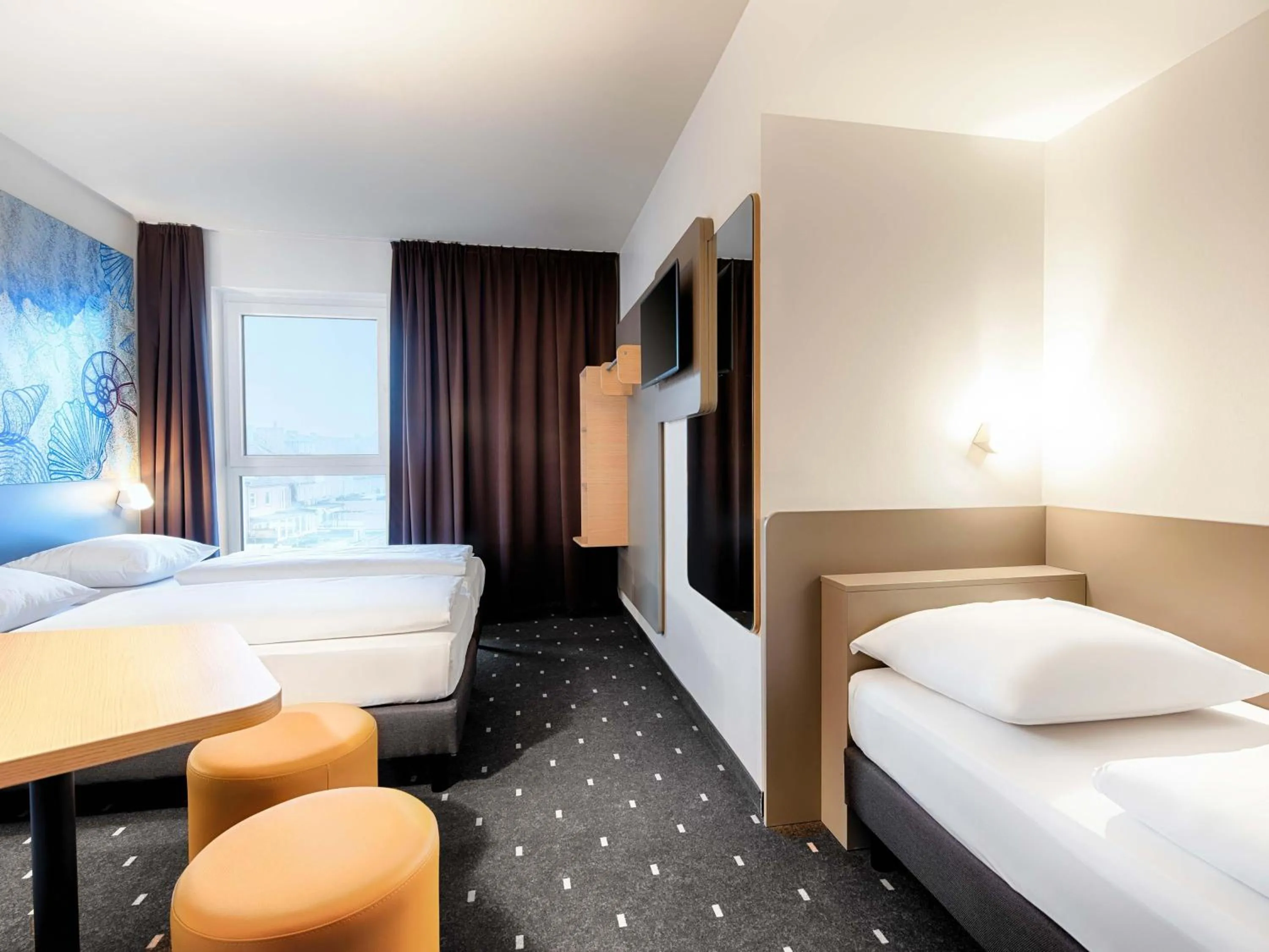 Photo of the whole room, Bed in B&B Hotel Emden