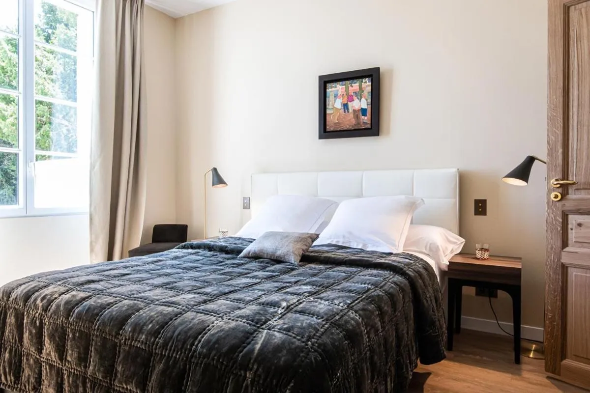 Bed in Hotel La Mère Germaine