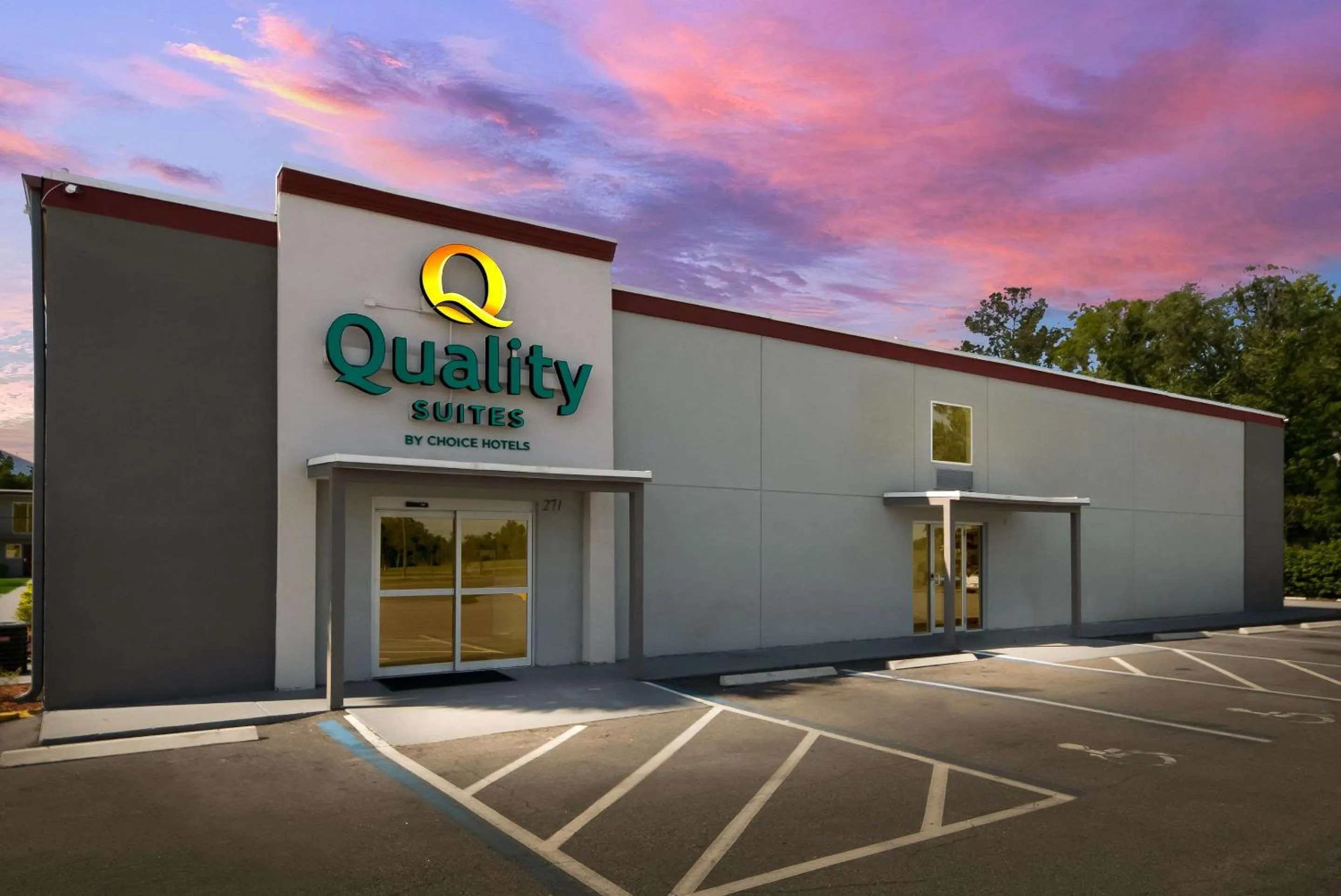 Property building in Red Roof Inn & Suites Wildwood, FL