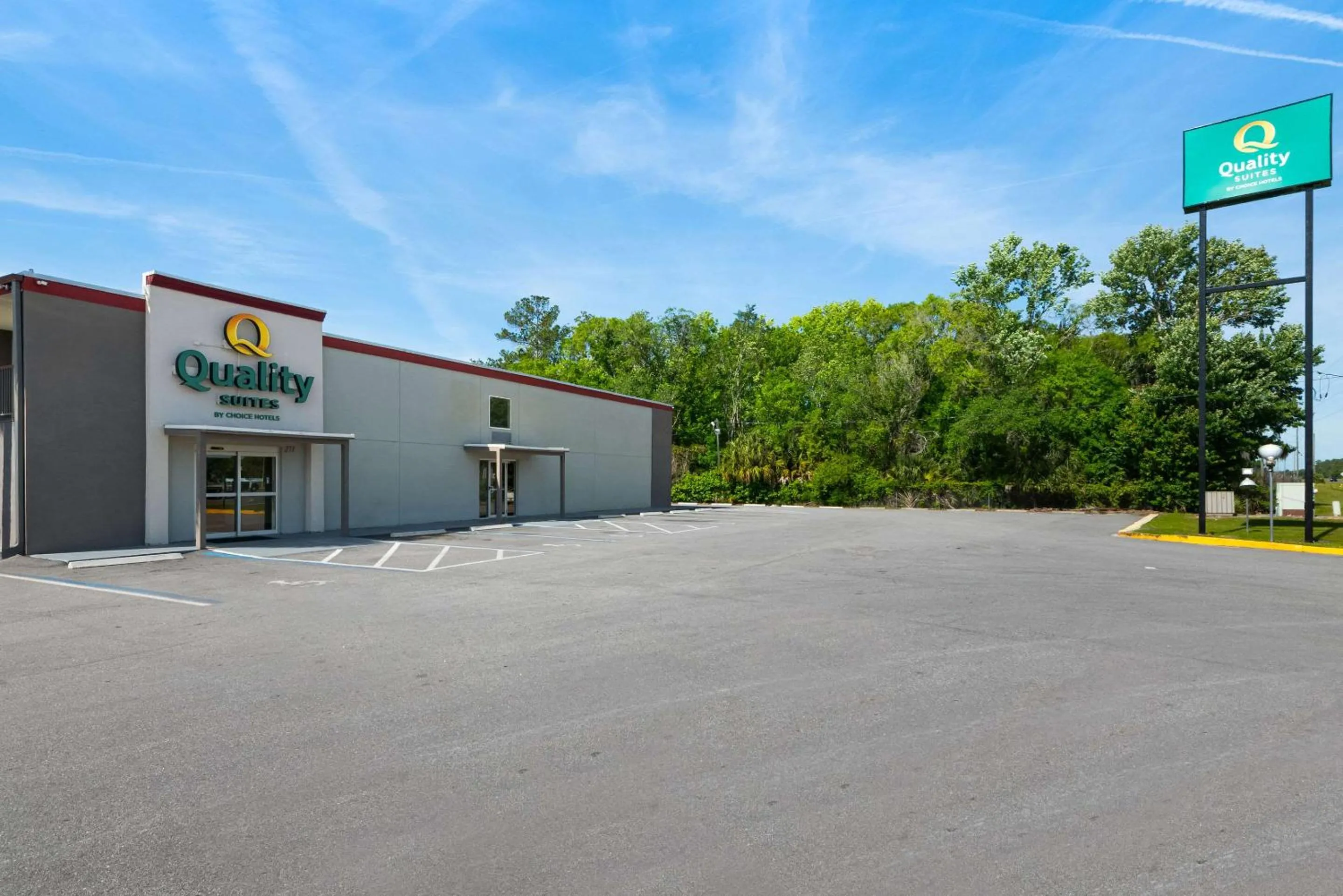 Property building in Red Roof Inn & Suites Wildwood, FL