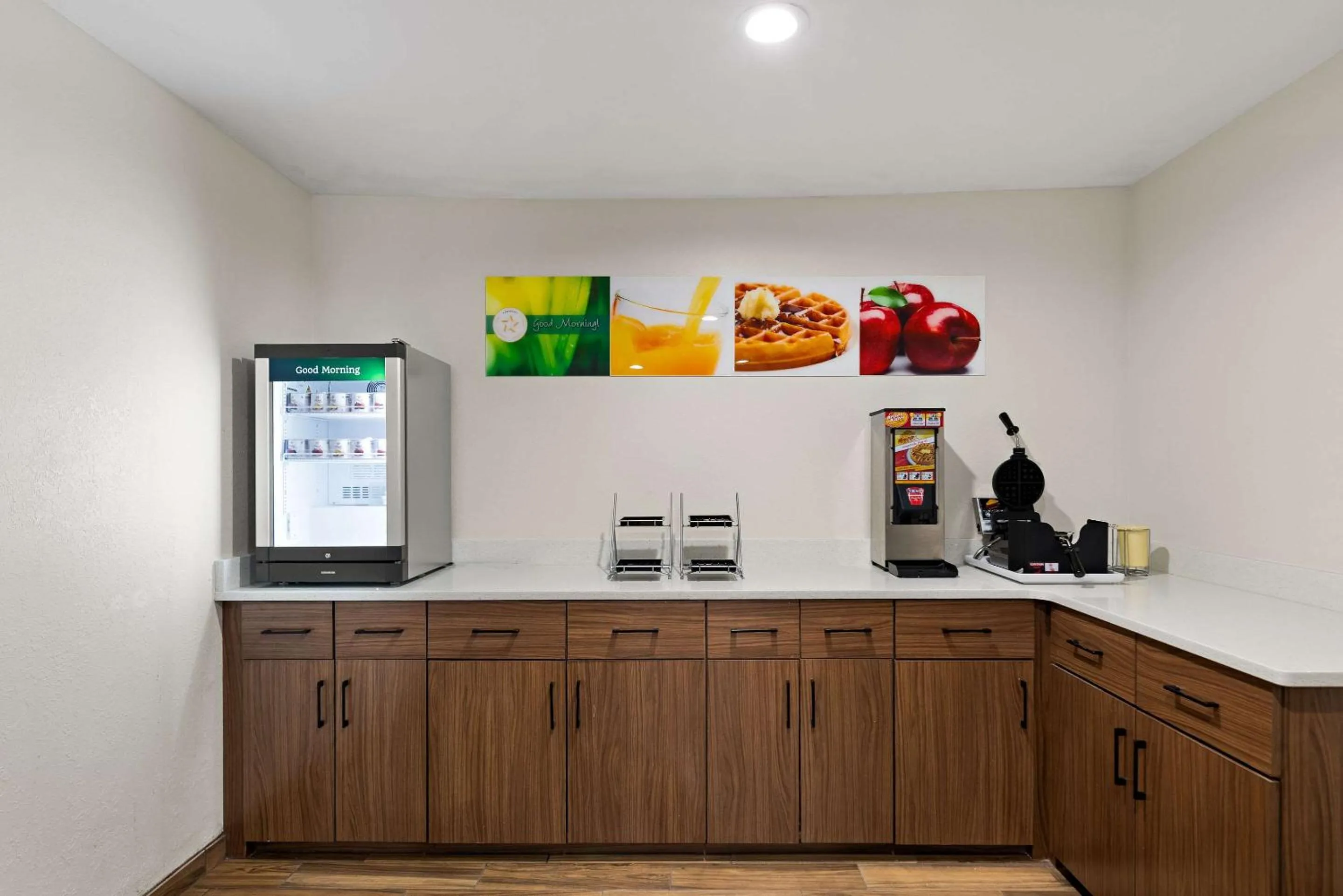 Breakfast in Red Roof Inn & Suites Wildwood, FL